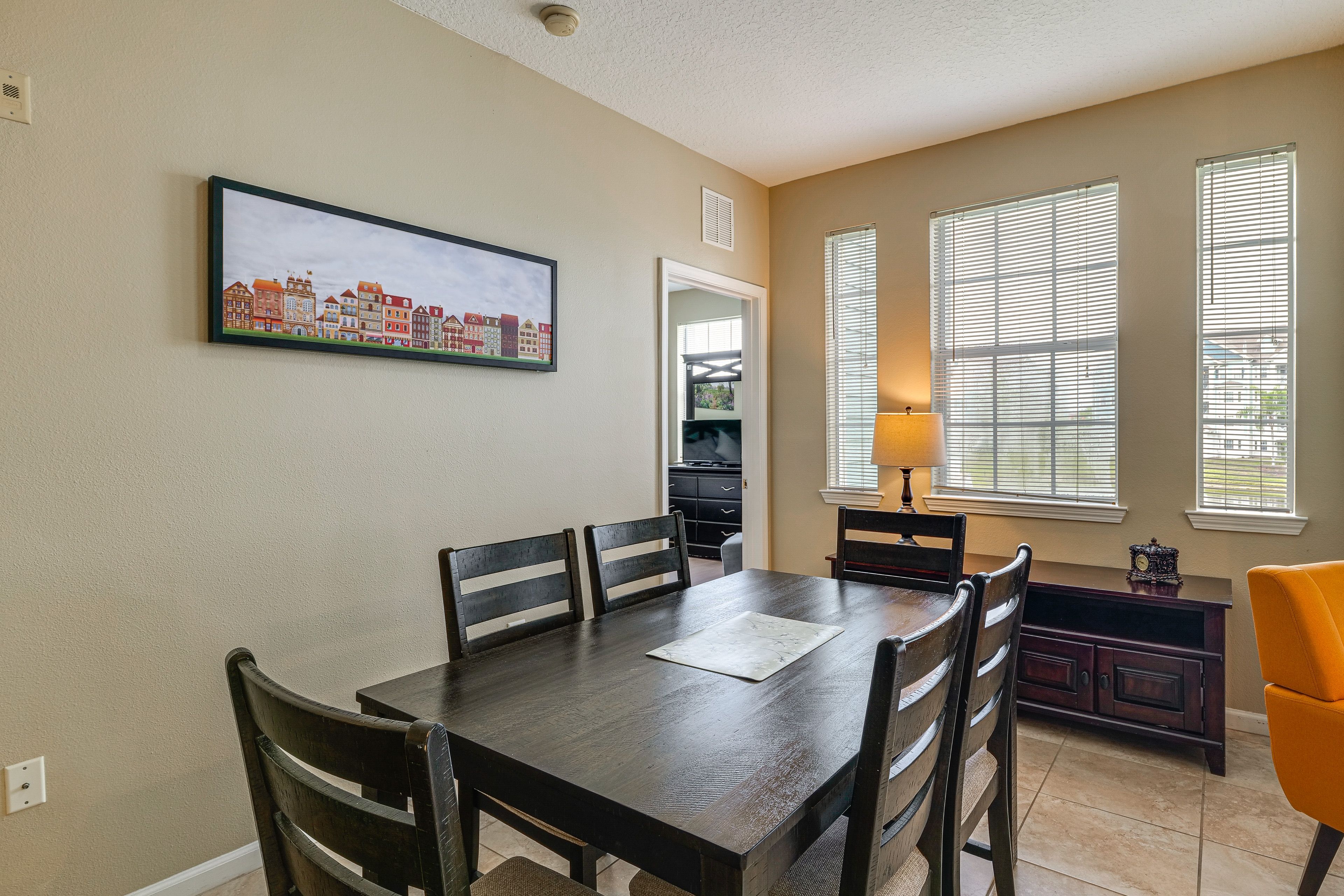 Dining Area | Dishes & Flatware Provided