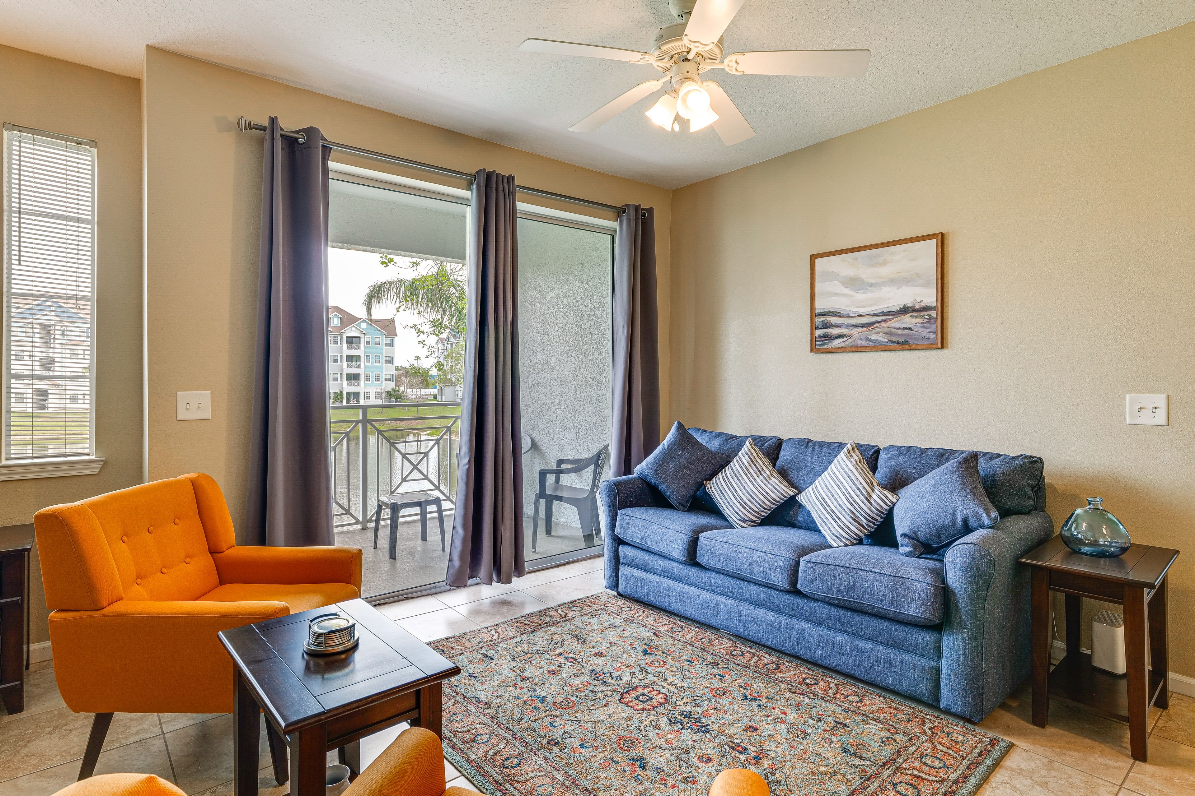 Living Room | Open Floor Plan | Free WiFi