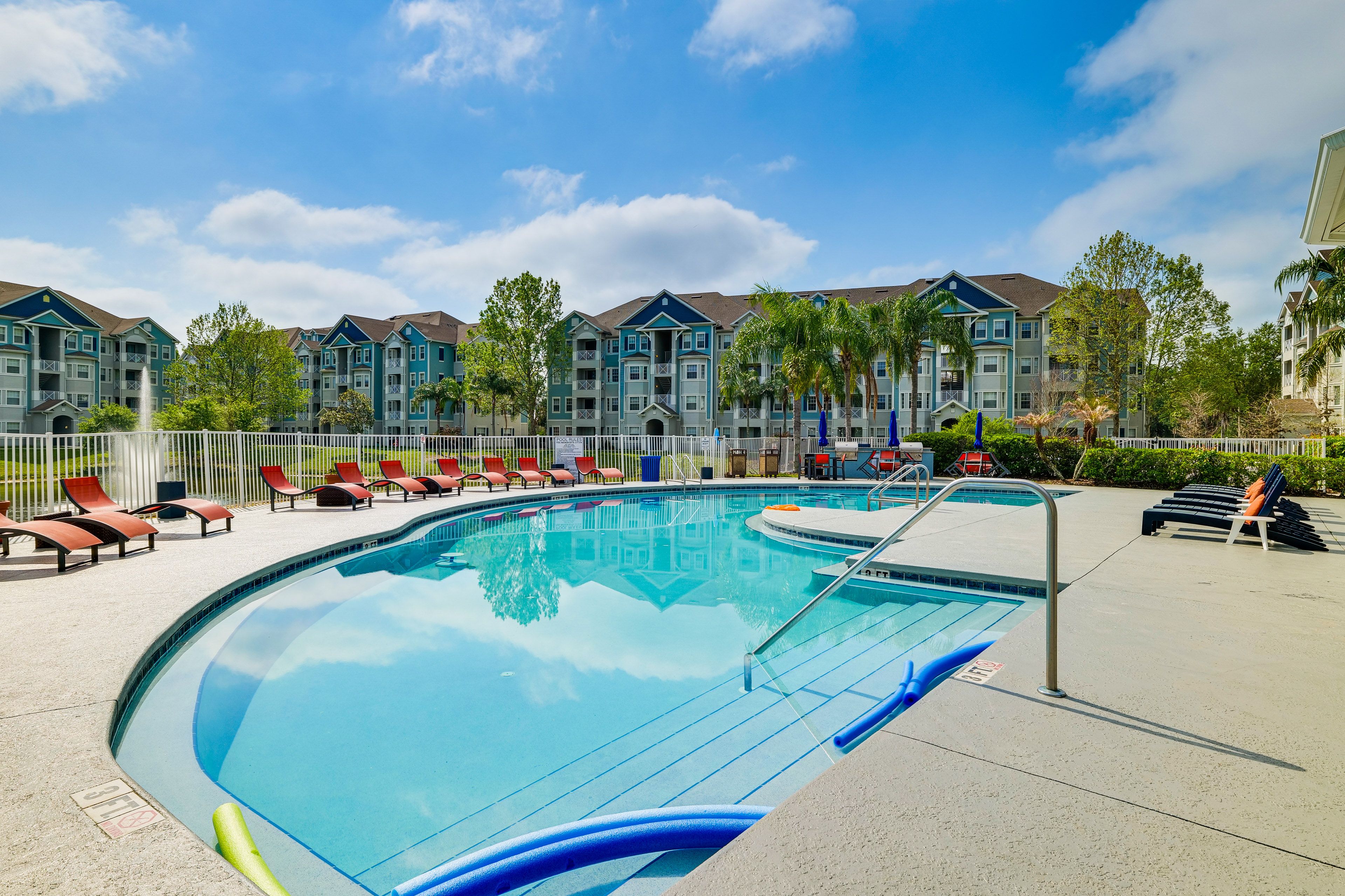 Cane Island Community Amenities | Outdoor Pool & Hot Tub | Ping-Pong Table