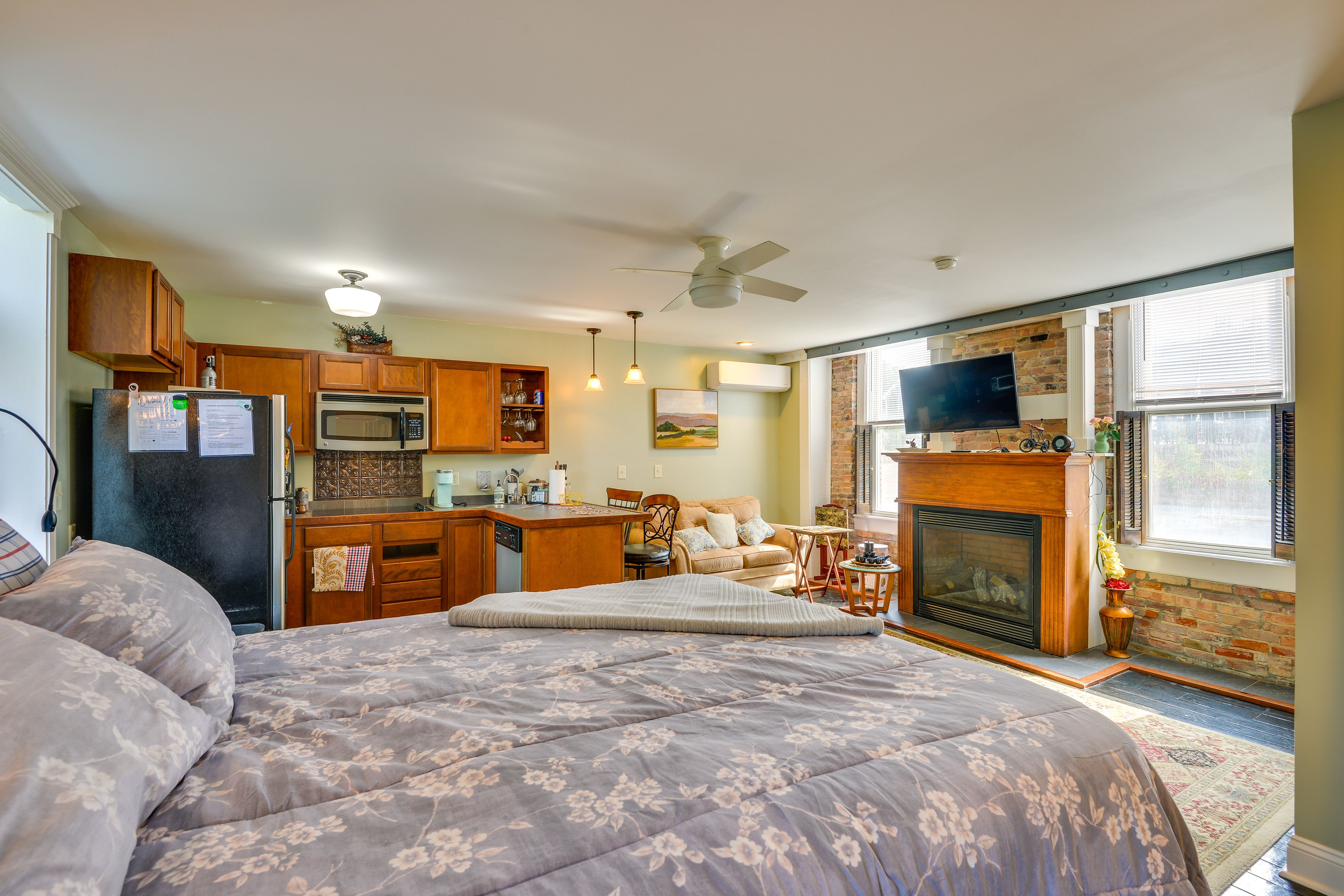 Sackets Harbor Vacation Rental | Studio | 1BA | 545 Sq Ft | 3 Steps to Enter