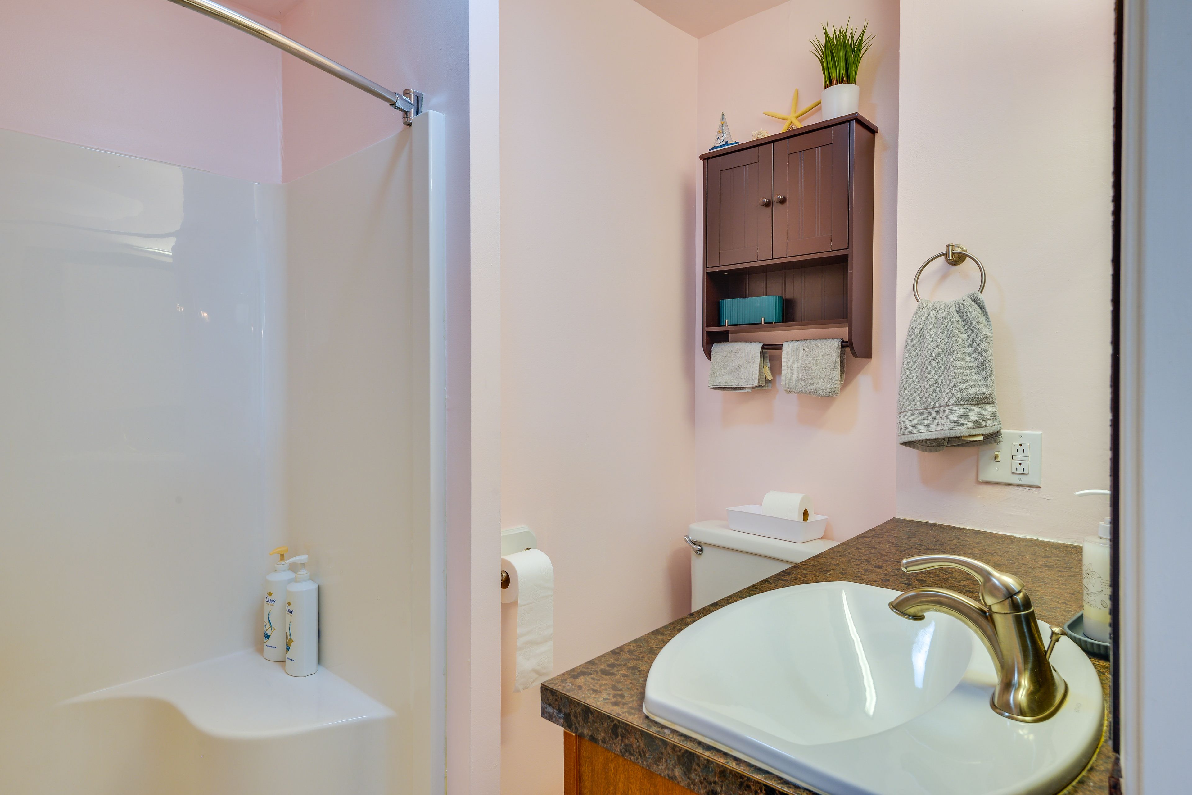 Bathroom | Shower | Towels Provided