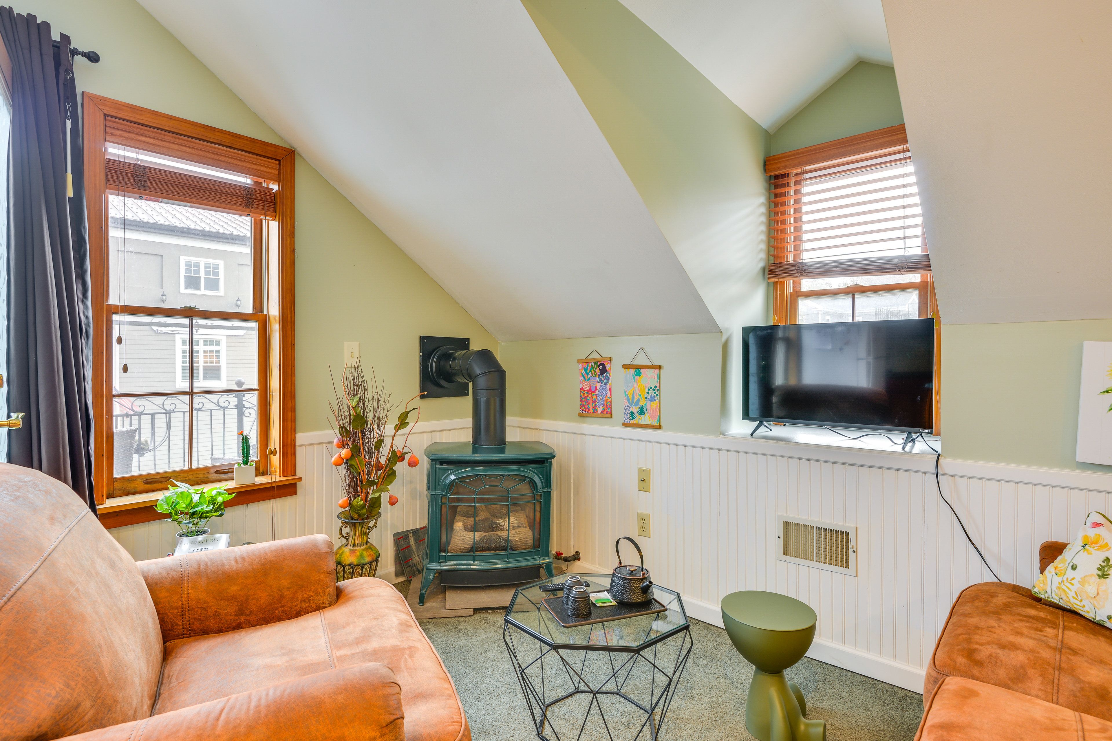 Living Area | Smart TV | Main Level