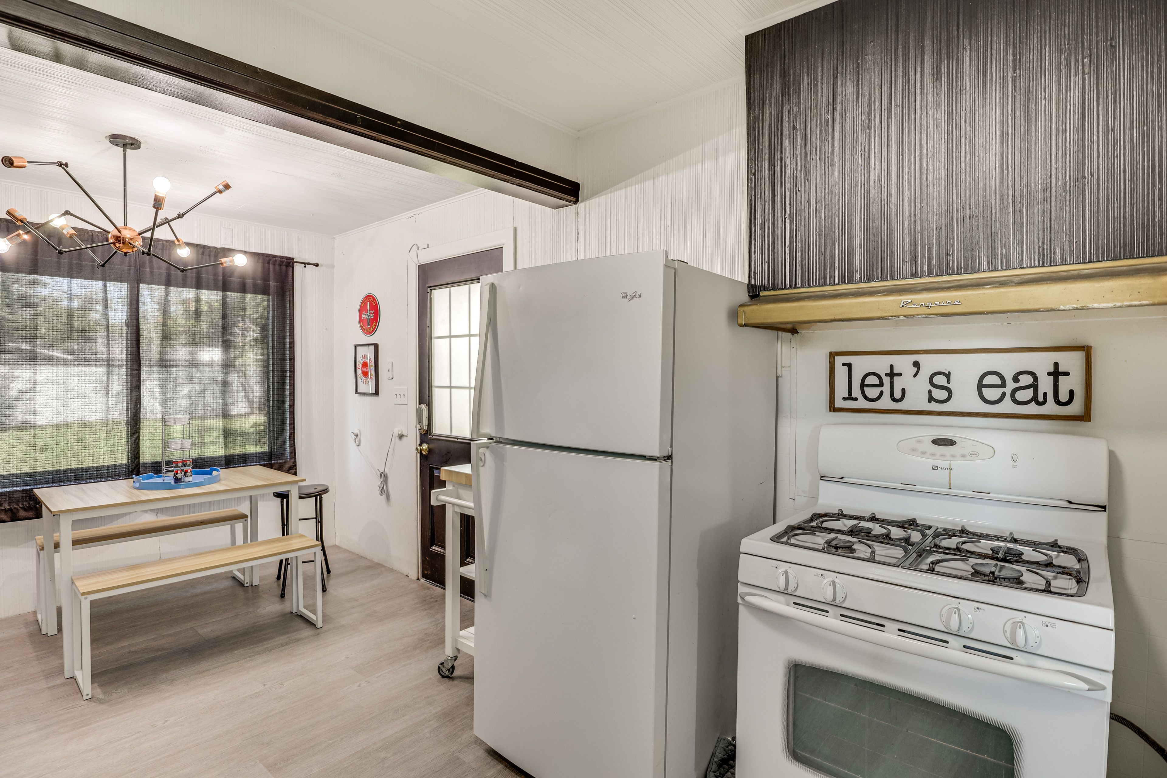 Kitchen | Dining Table