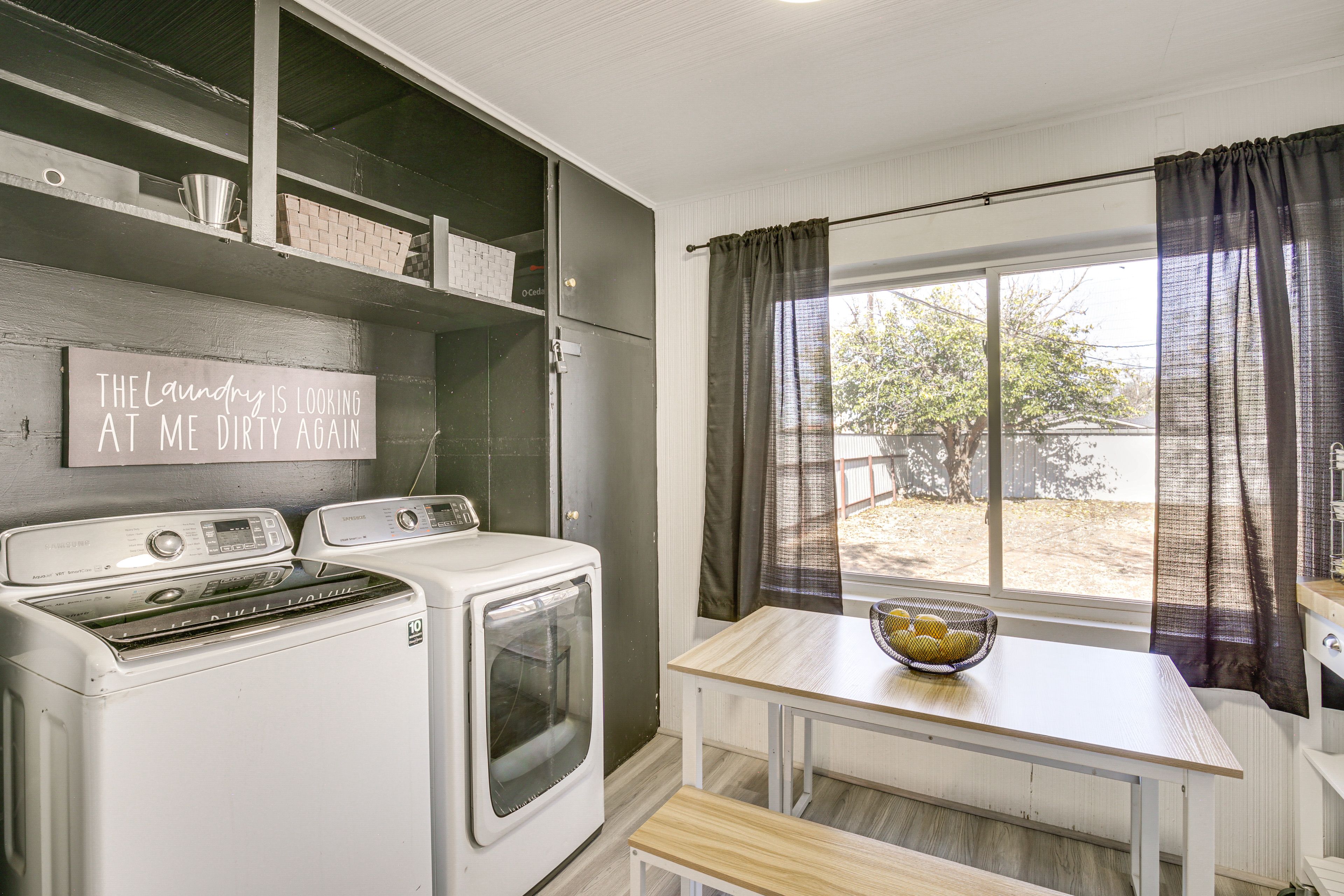 Dining Table | Dishware/Flatware