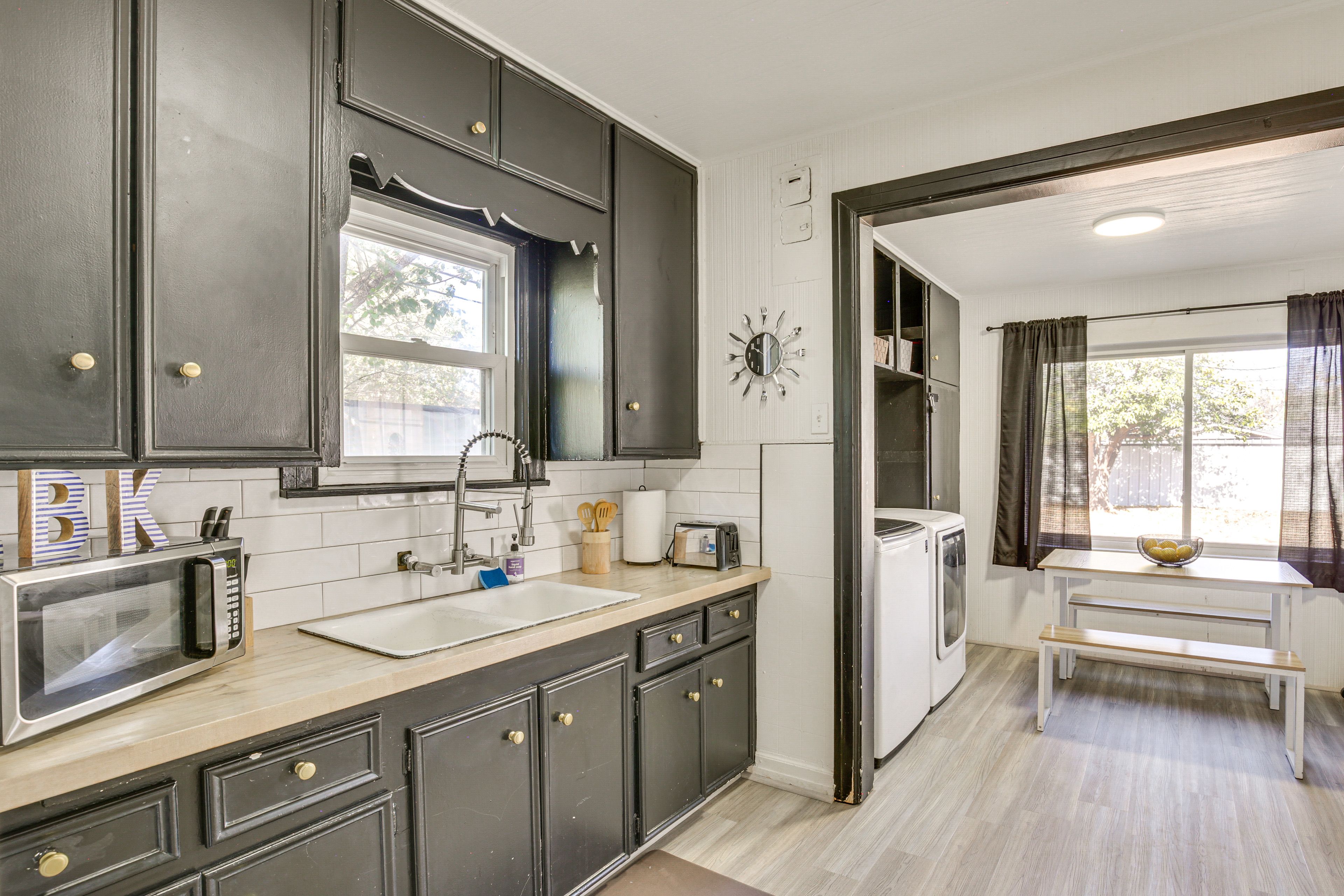 Kitchen | Dining Table