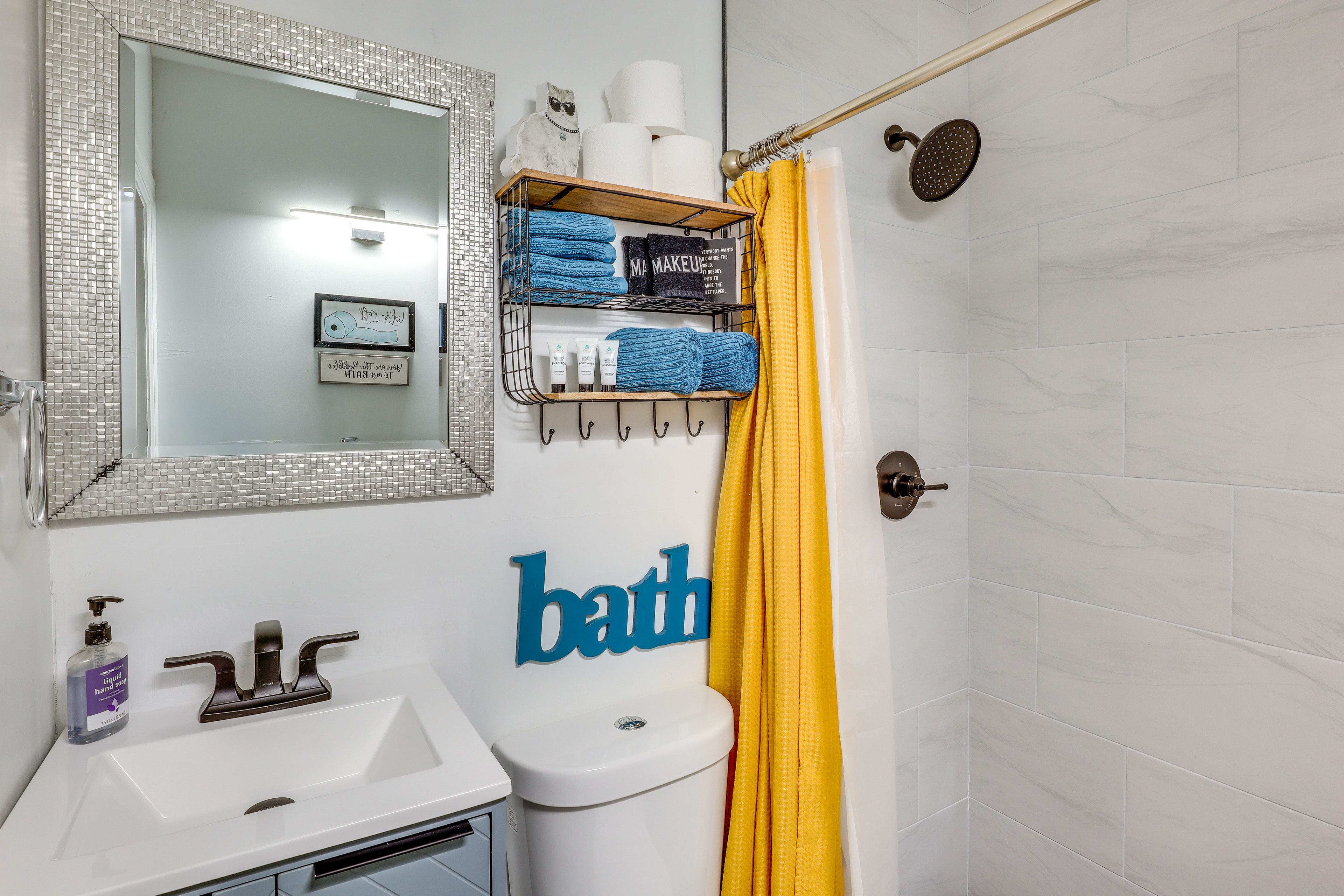 Full Bathroom | Towels Provided