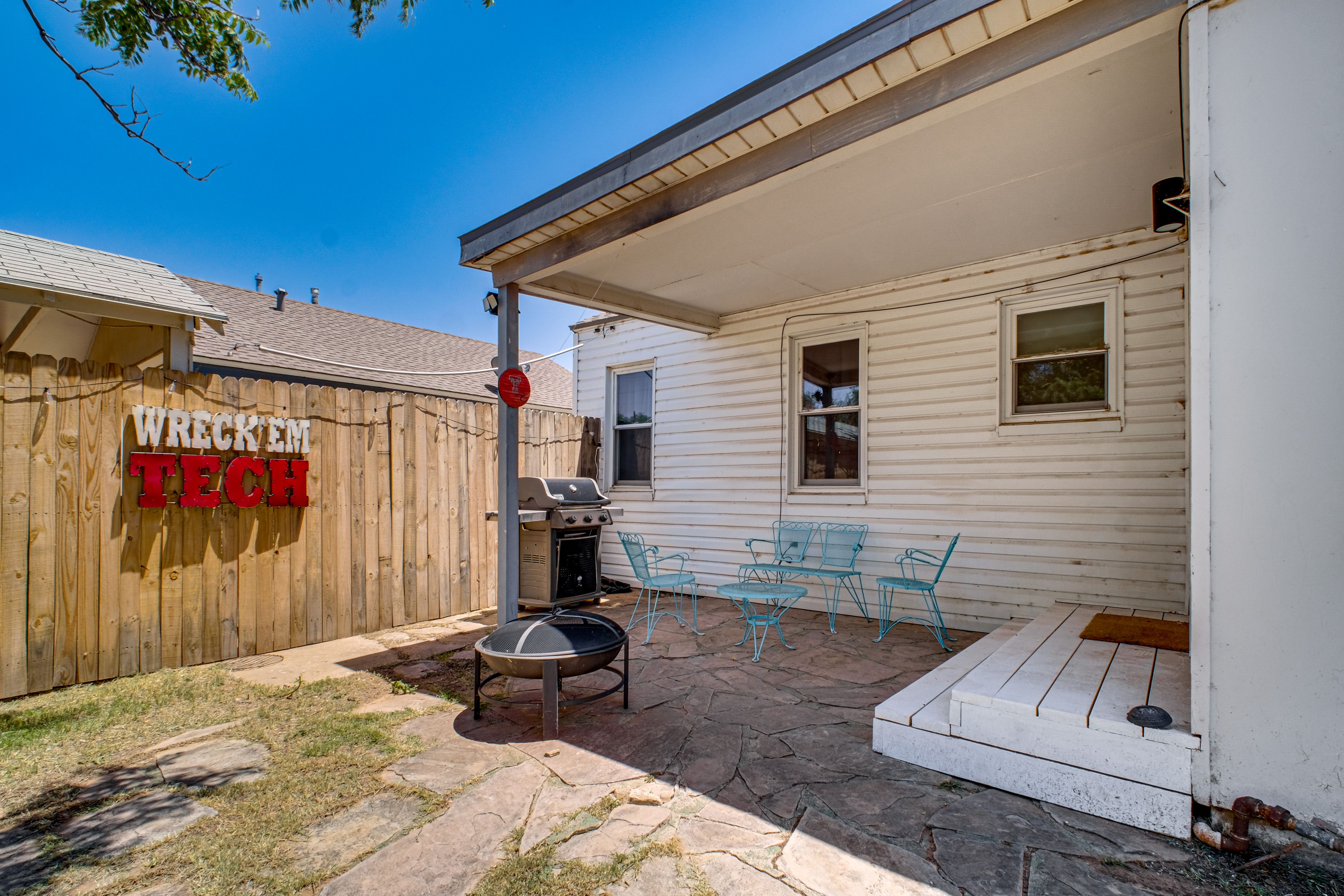 Covered Patio w/ Seating | Fenced Backyard | Weber Grill