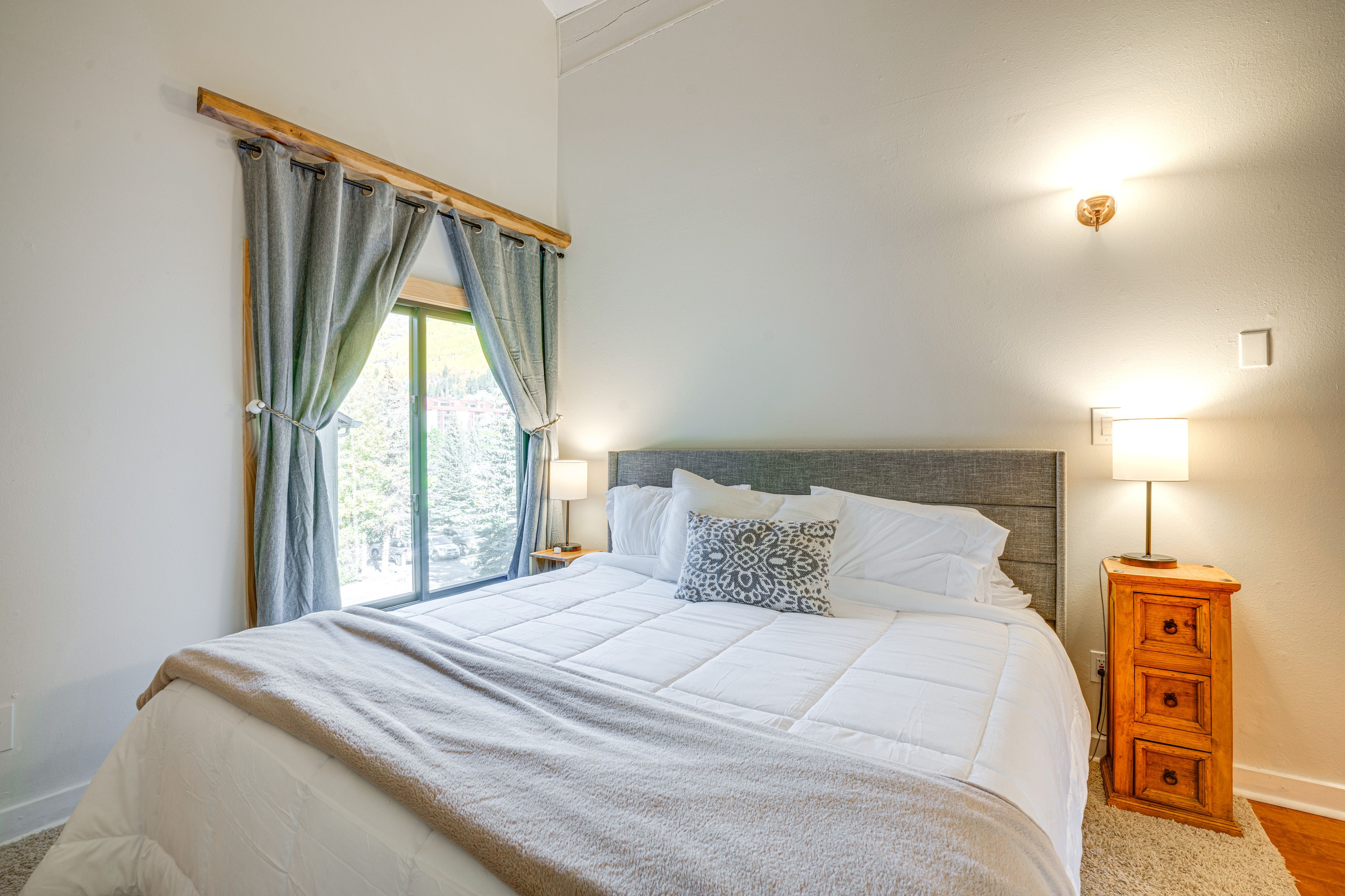 Bedroom 1 | King Bed | 2nd Floor | En-Suite Bathroom