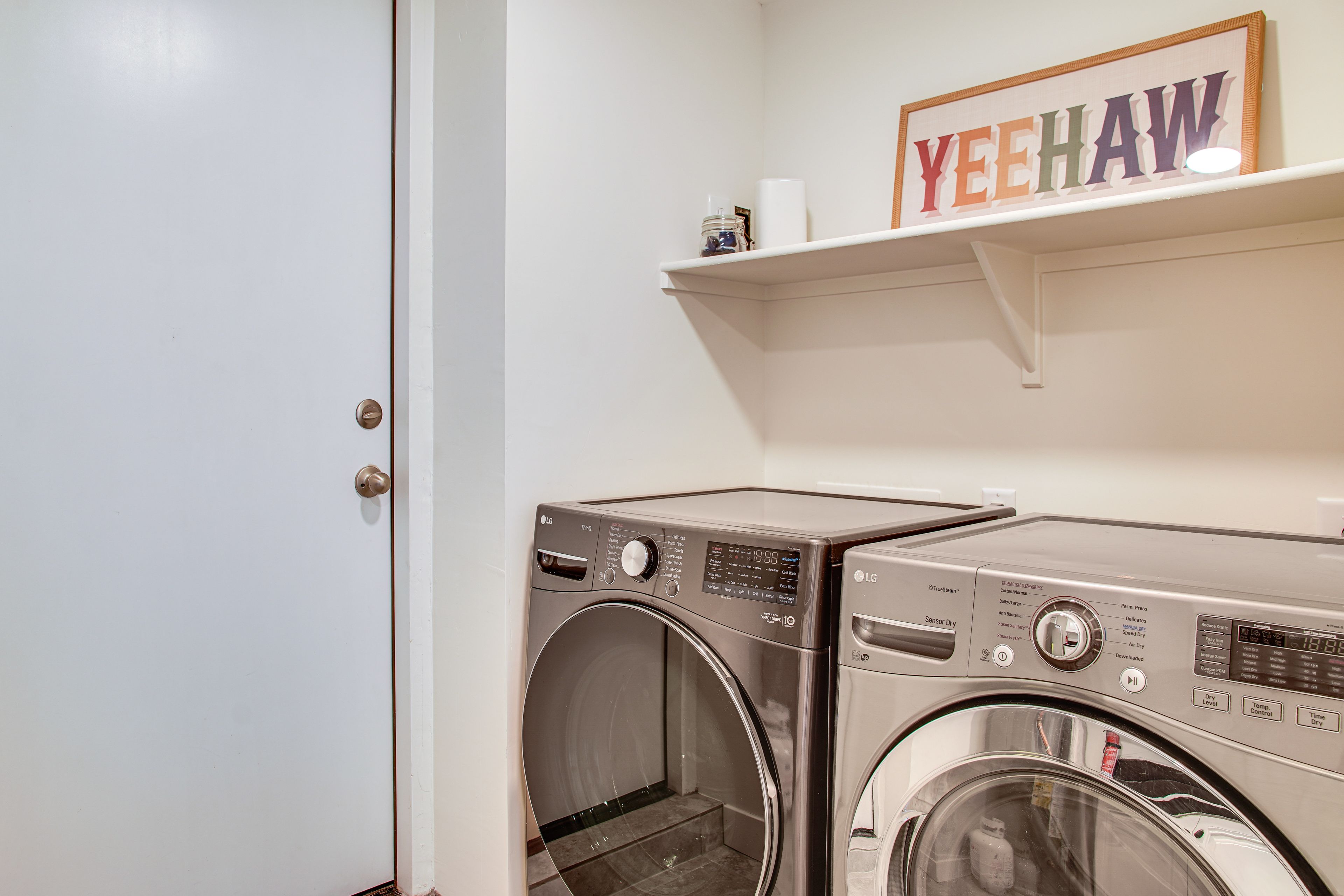 Laundry Room | Washer & Dryer