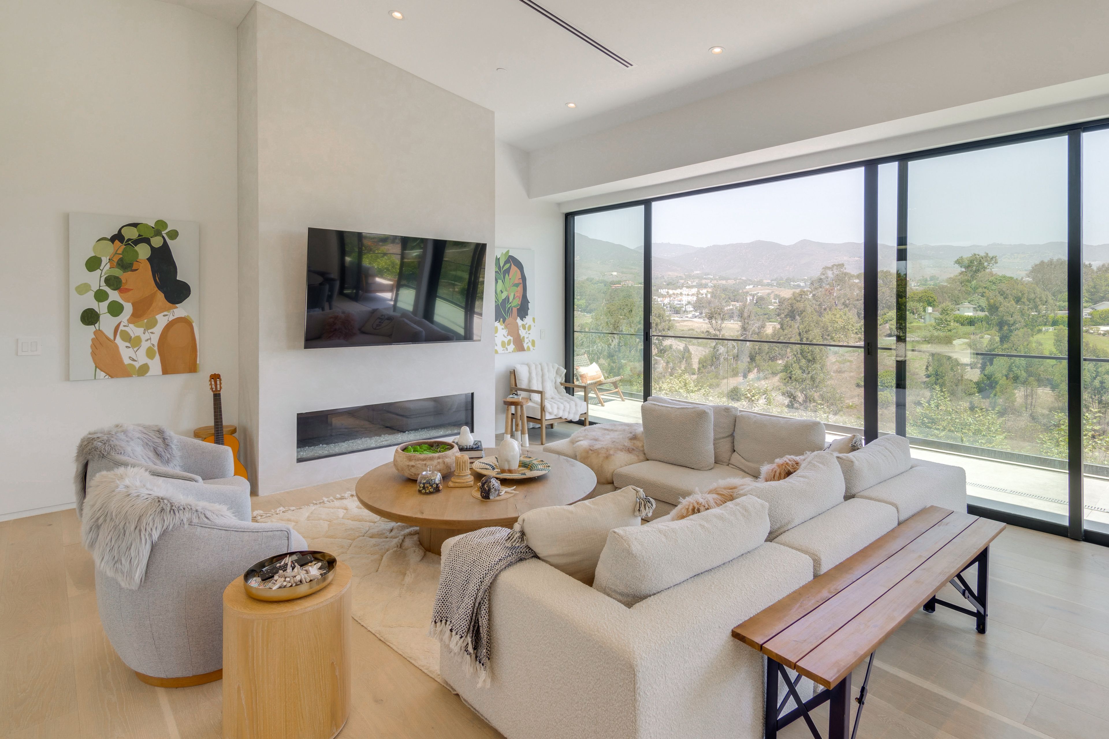 Malibu Vacation Rental | 3BR | 3.5BA | 2,400 Sq Ft | 1 Small Step to Enter