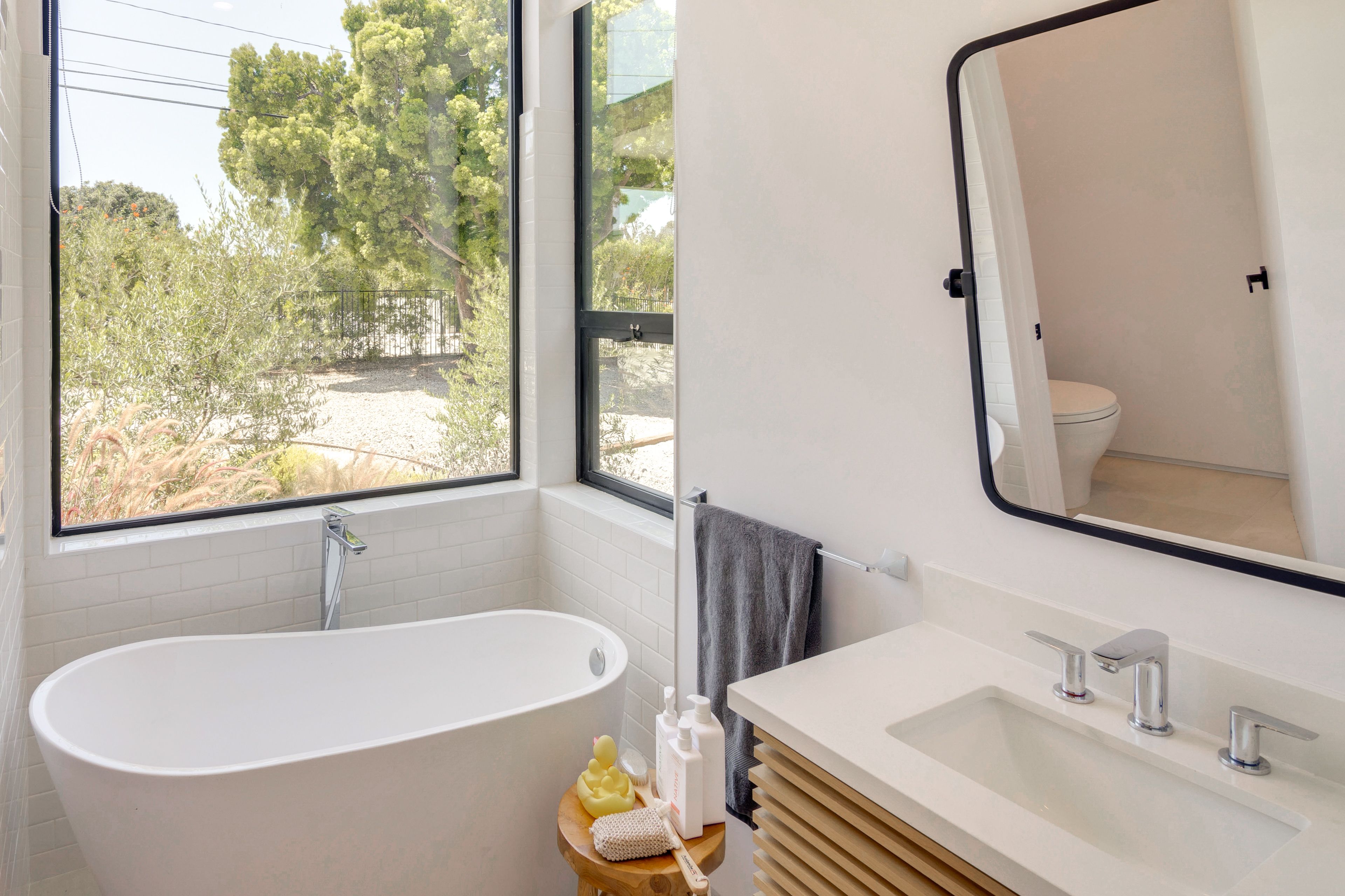 Full Bathroom | Main Level | Towels Provided