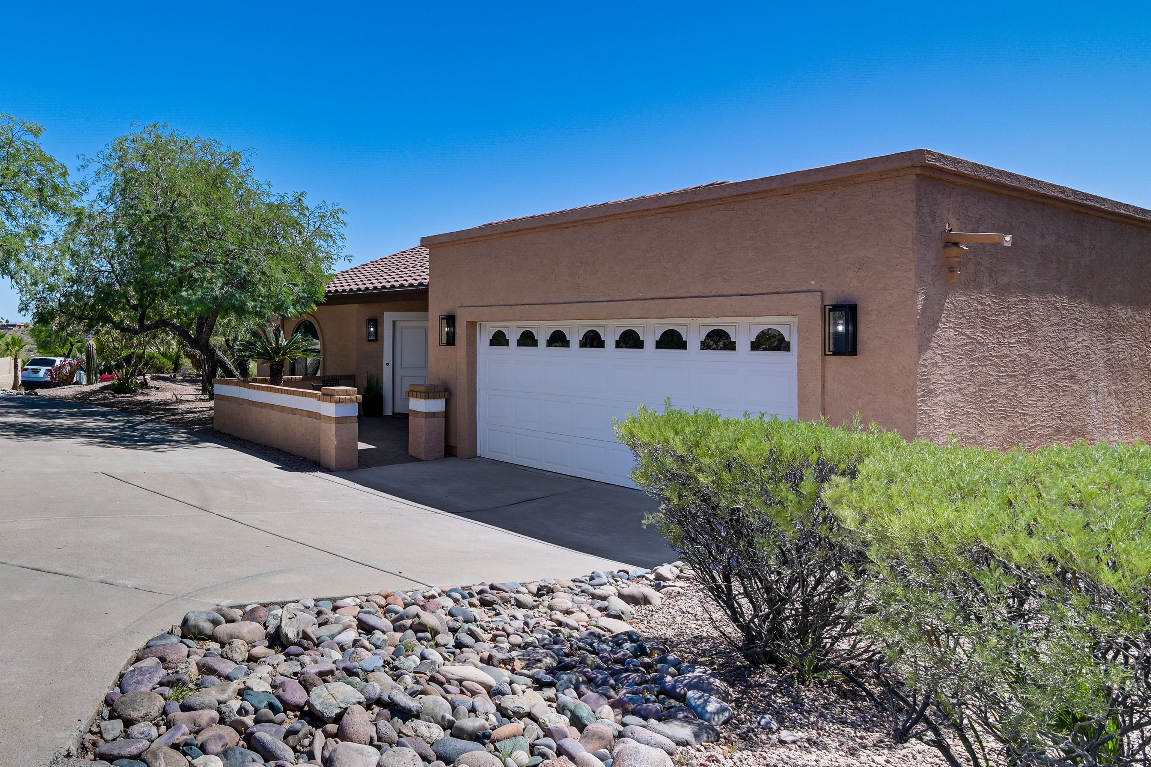 Parking | Garage (1 Vehicle) | Driveway (5 Vehicles)