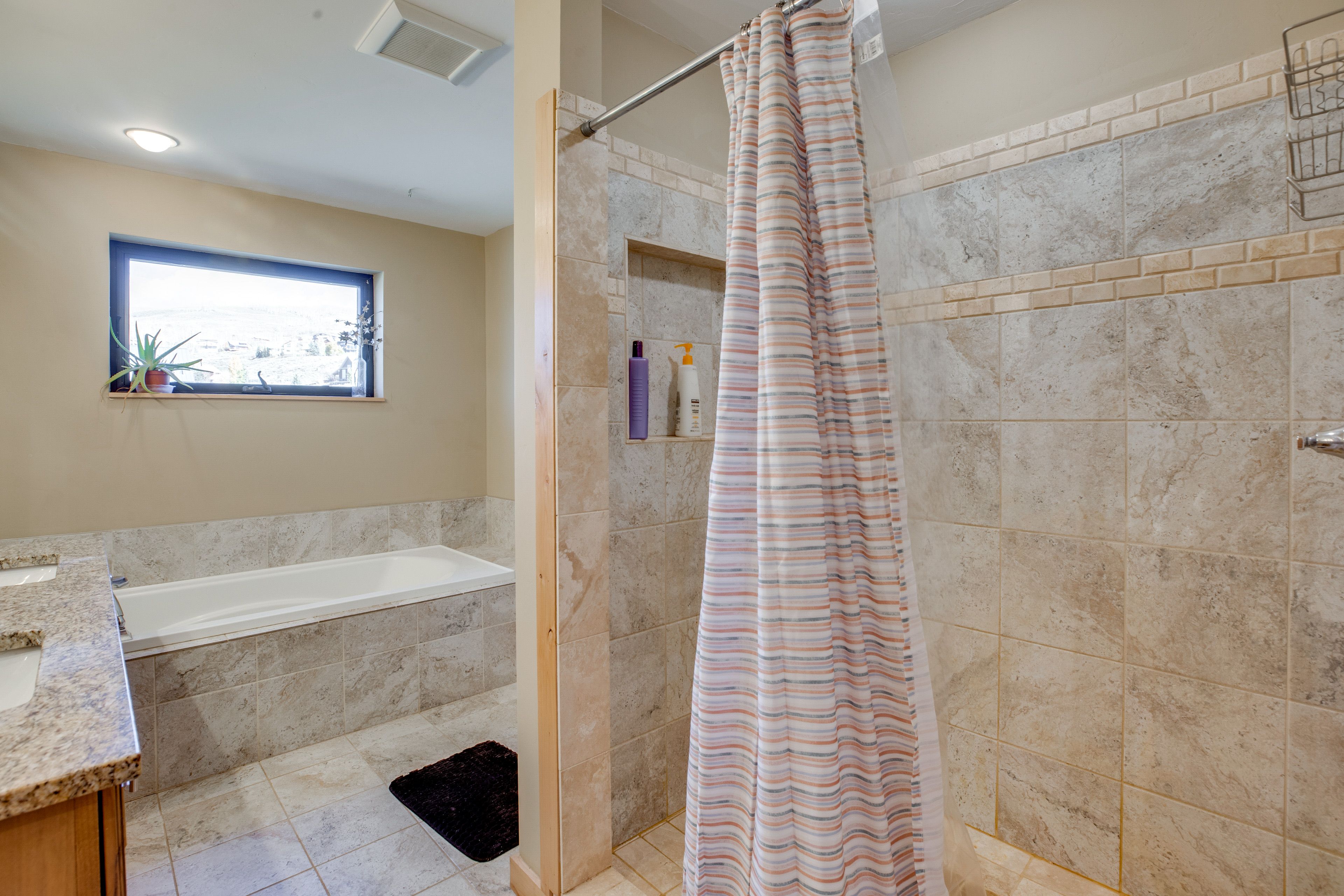 Full Bathroom | 2nd Floor