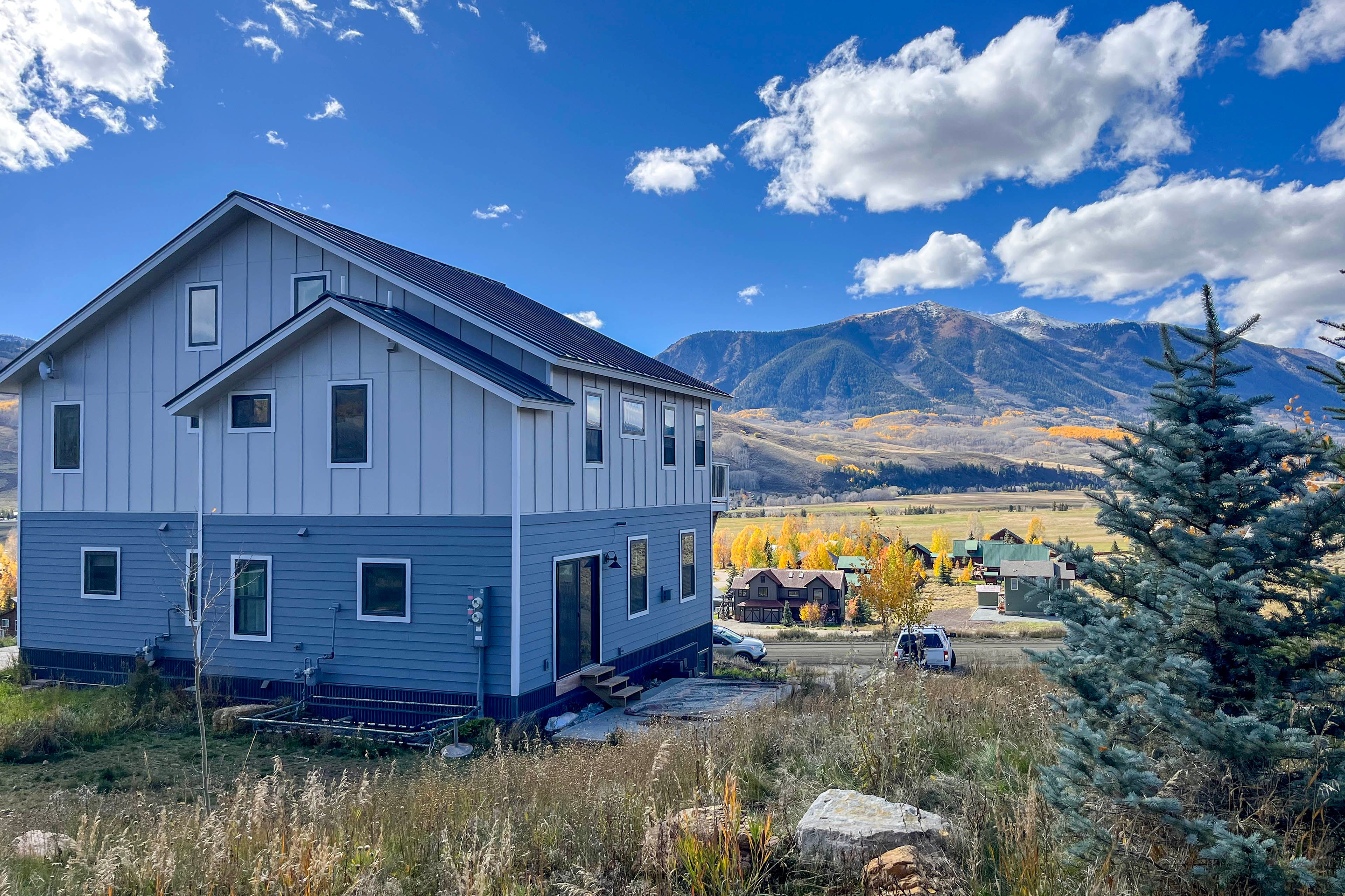 Scenic Mountain Surroundings
