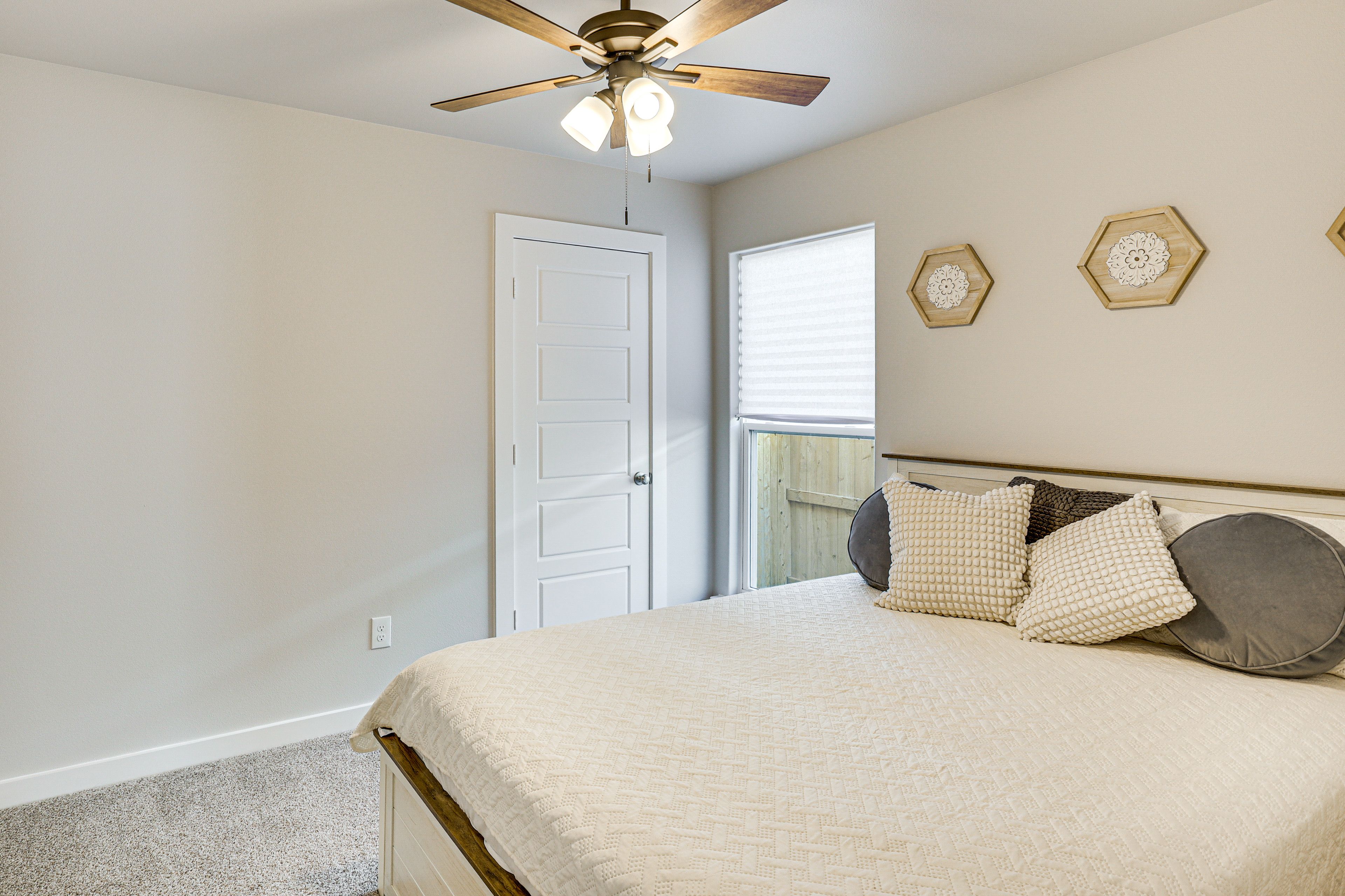 Bedroom 2 | Queen Bed