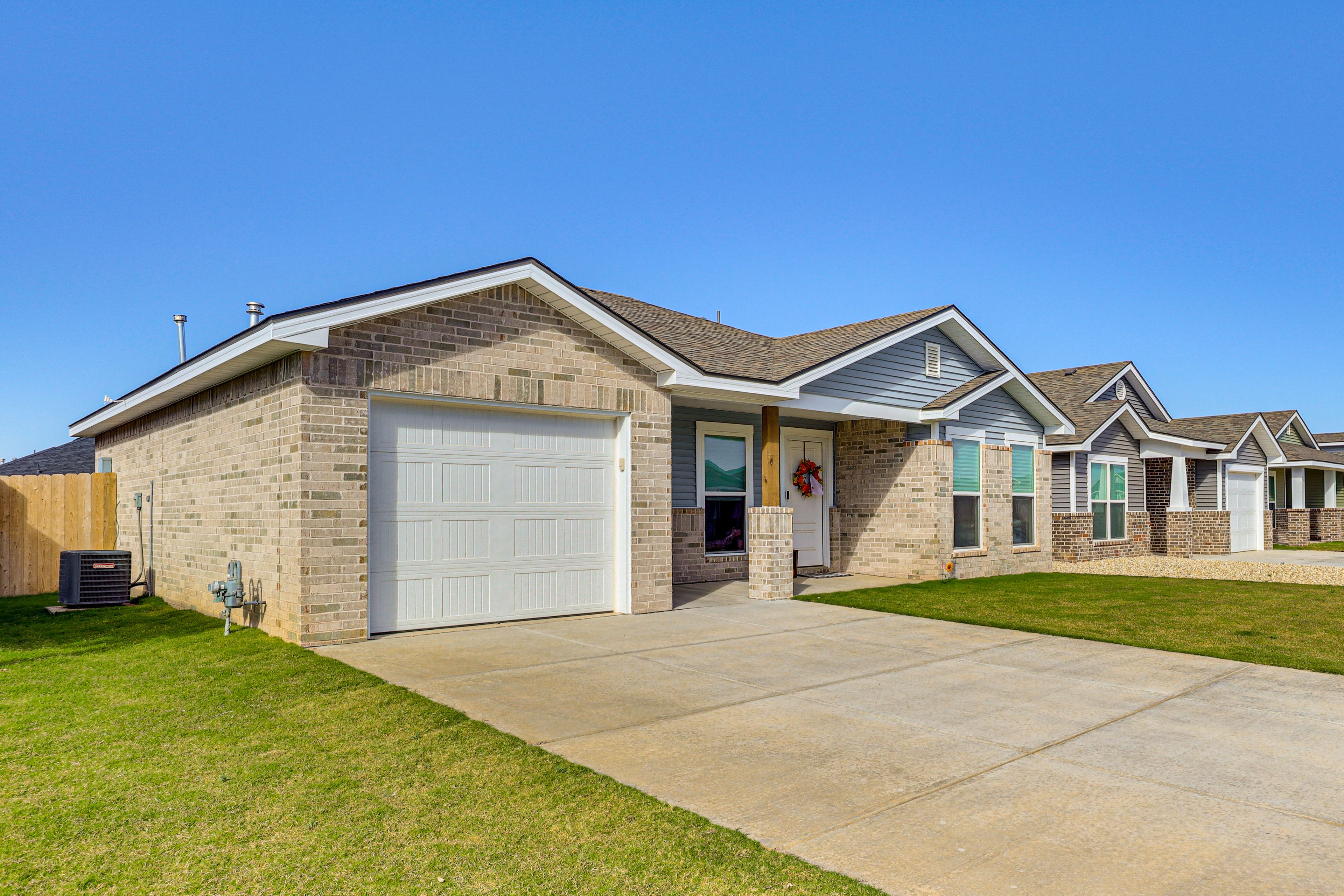 Exterior | Parking | Driveway (2 Vehicles)