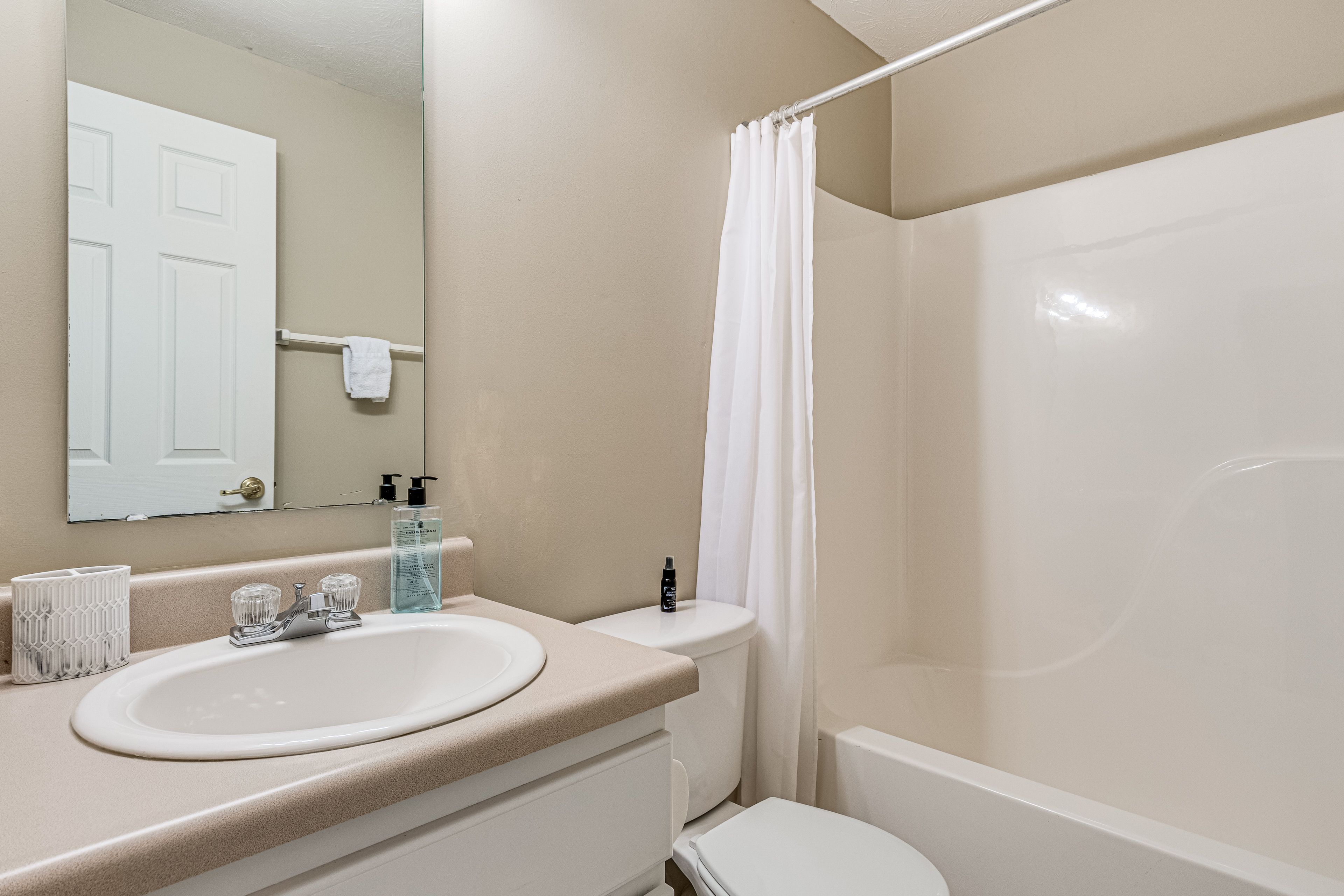 Full Bathroom | 2nd Floor