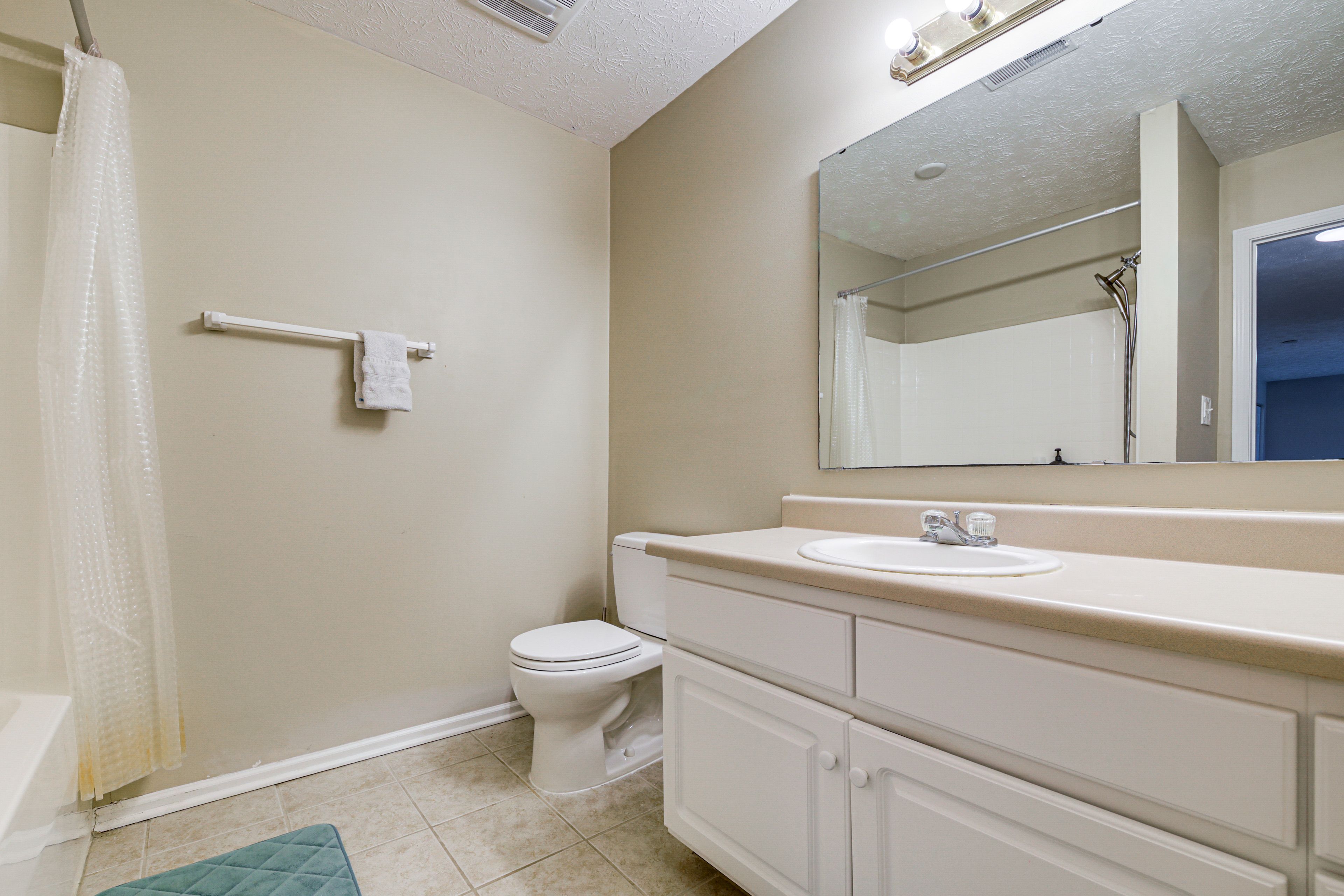 Full Bathroom | 2nd Floor