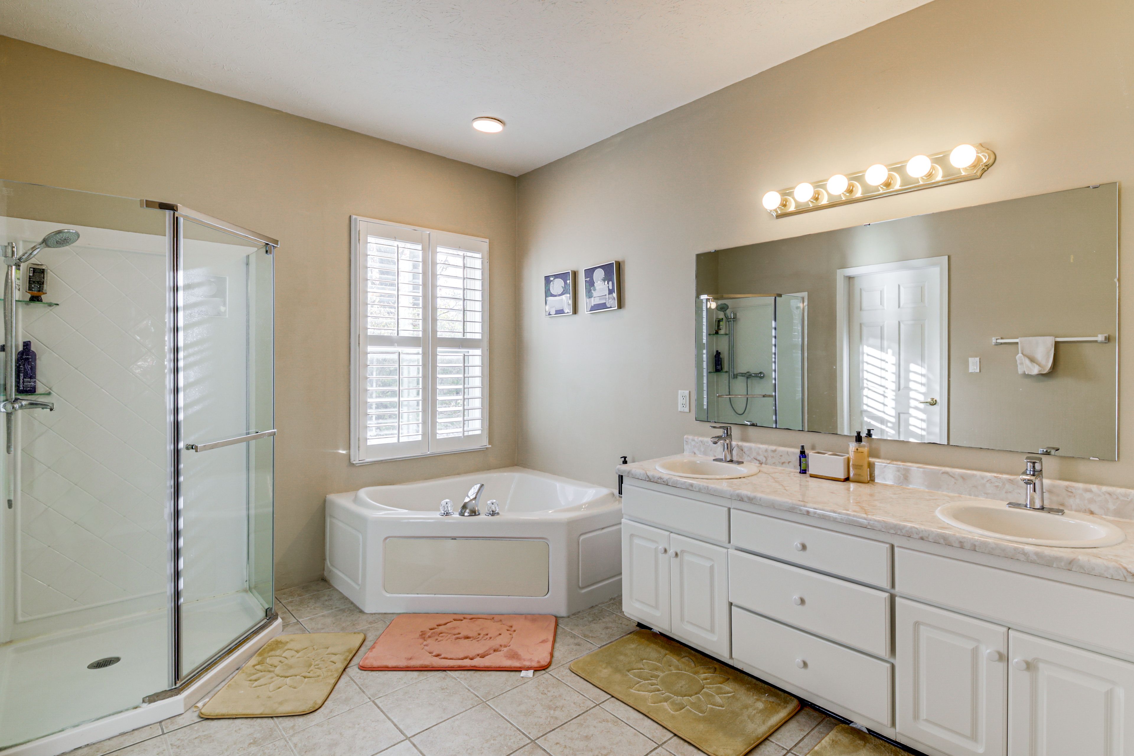 Full Bathroom | 1st Floor