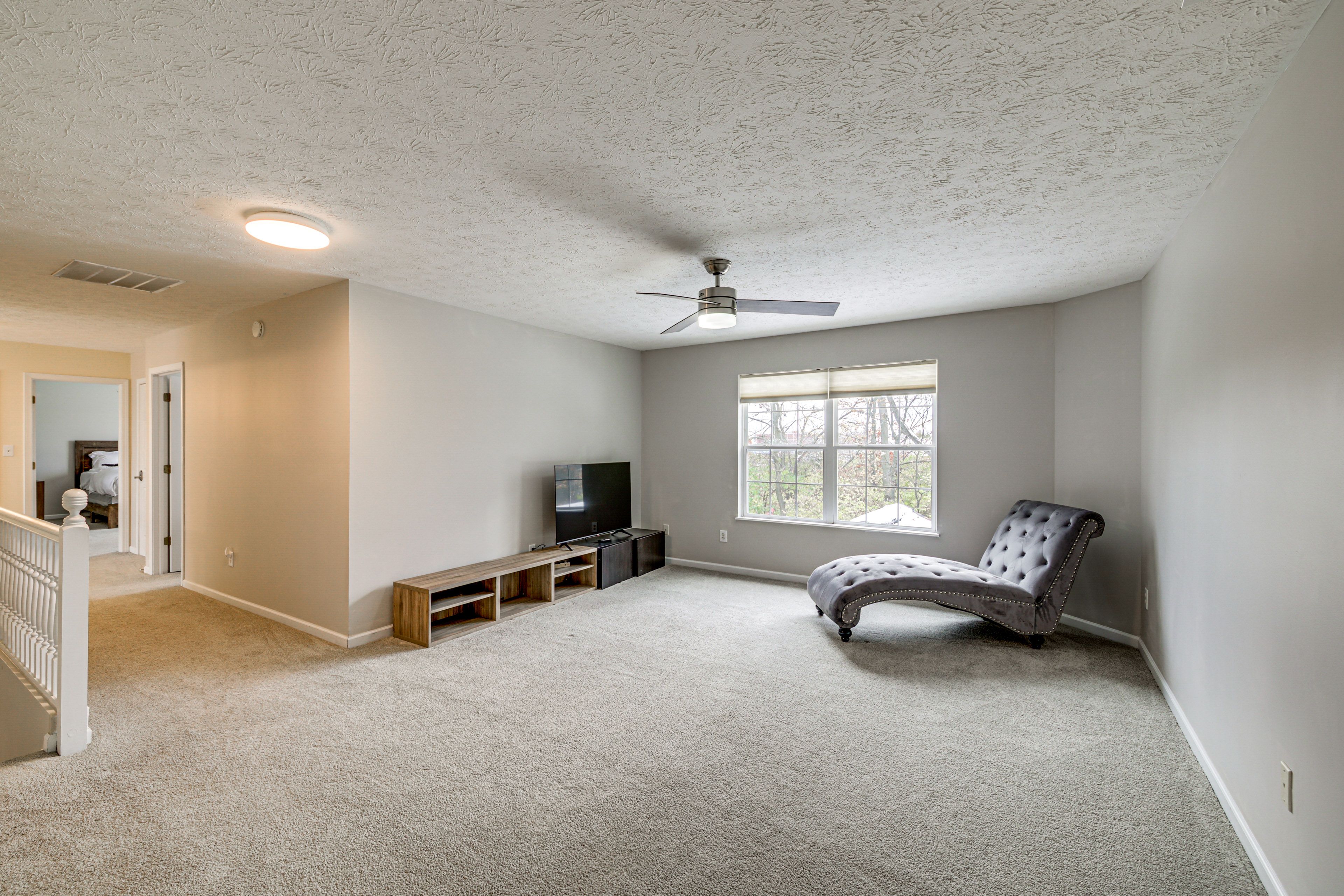 Additional Living Area | 2nd Floor | Flat-Screen TV