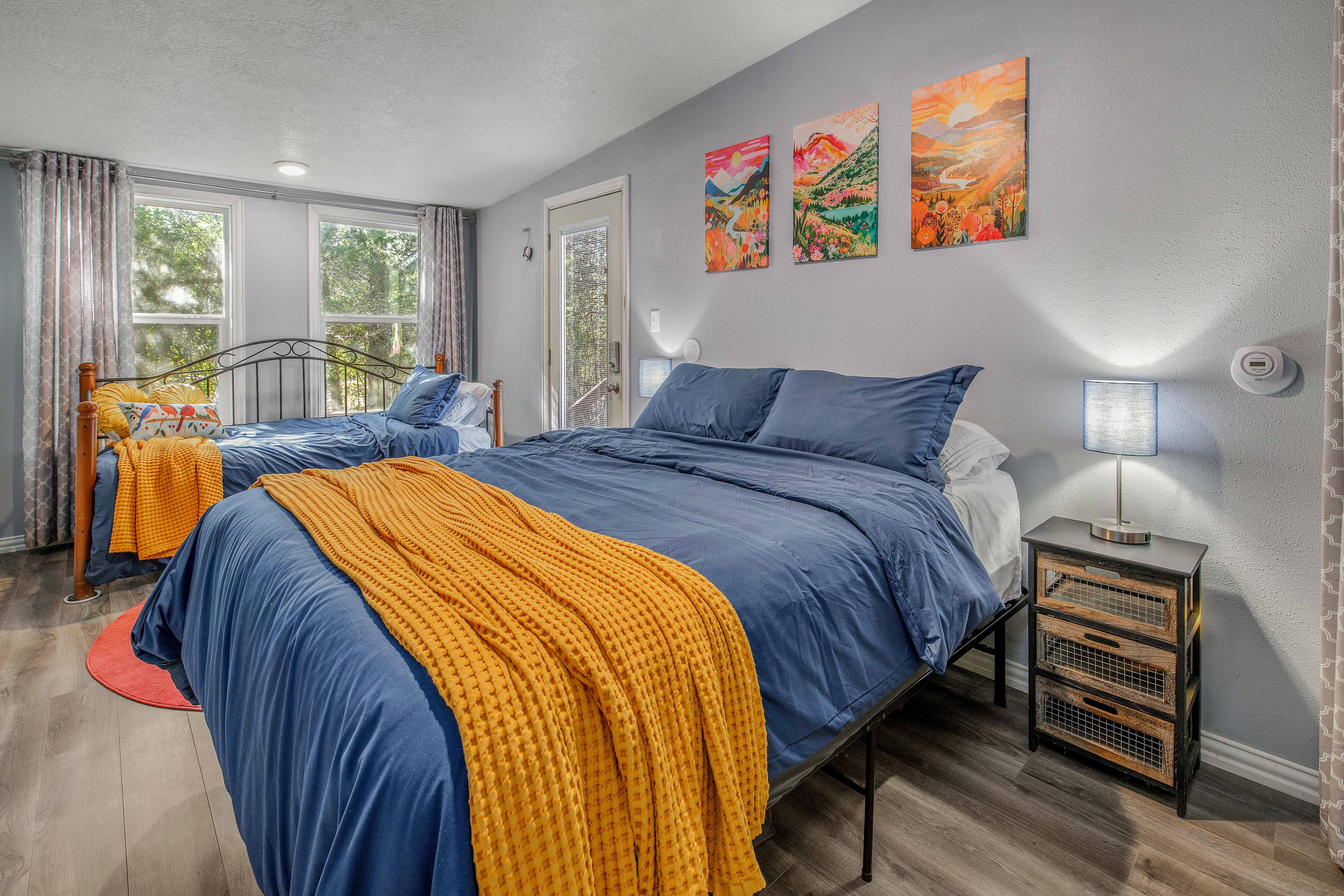 Bedroom 1 | Queen Bed | Twin Daybed