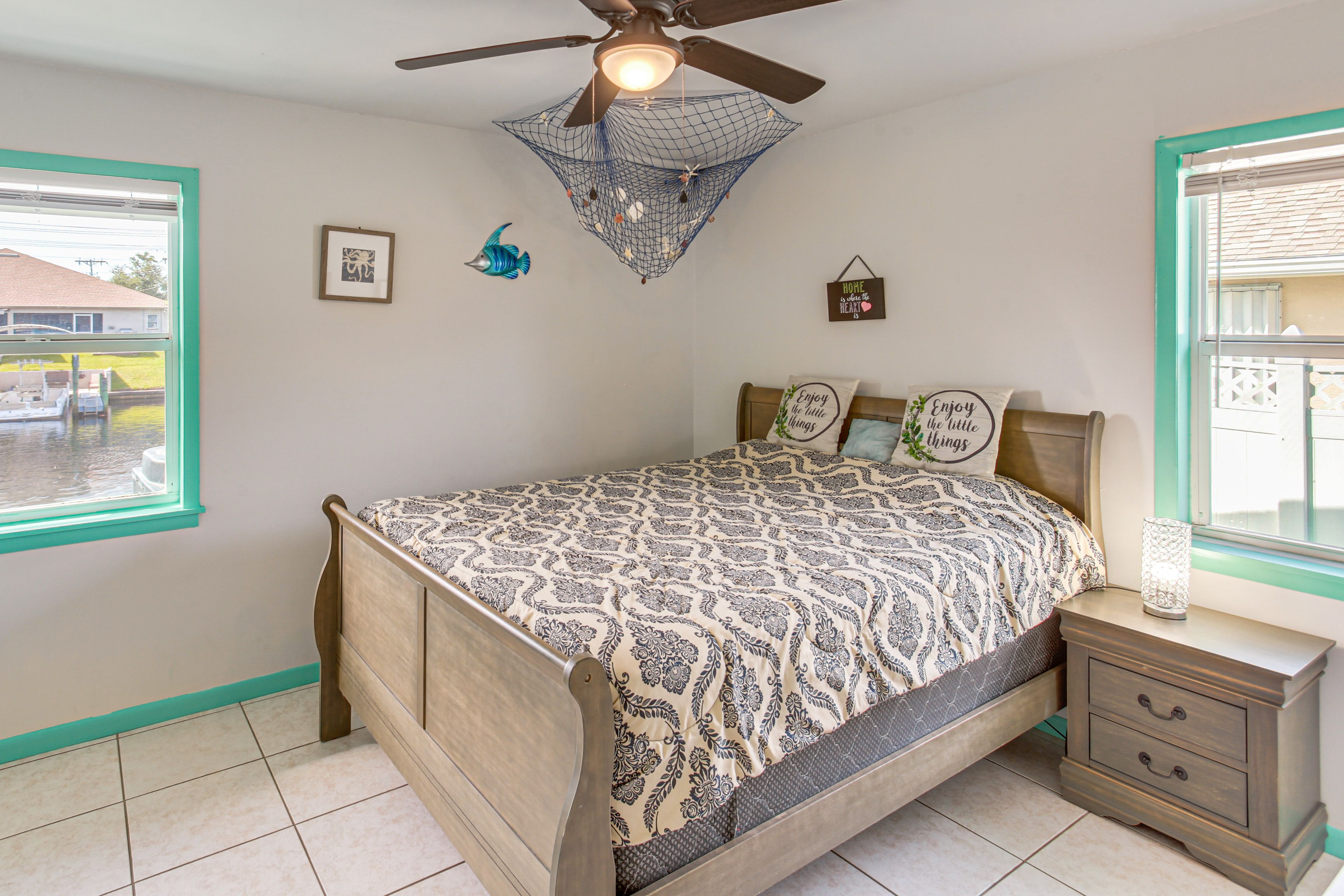 Bedroom 2 | Queen Bed | Smart TV