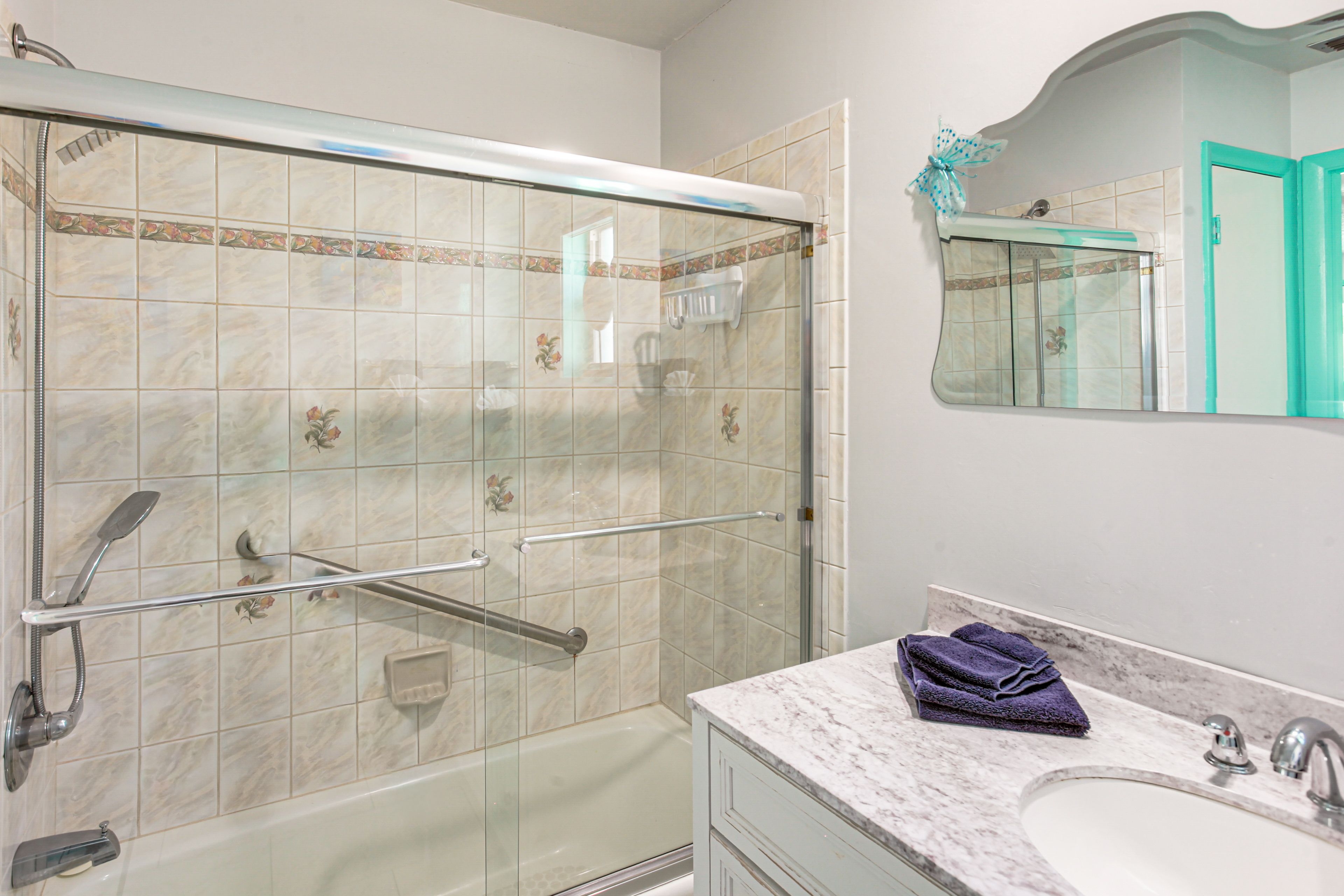 Full Bathroom | Complimentary Toiletries | Hair Dryer