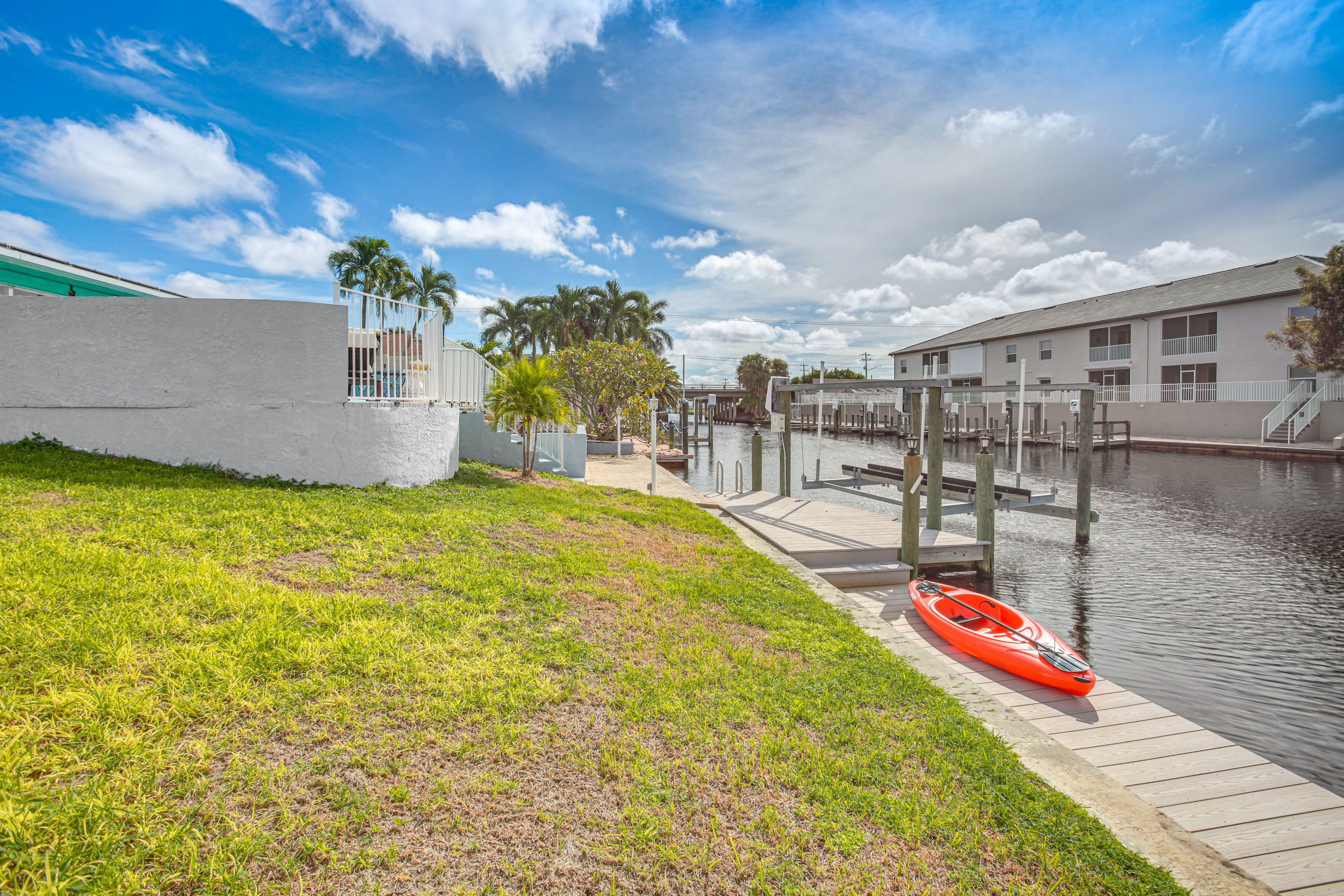 Private Dock | Kayaks Provided | 11 Mi to Downtown Fort Myers