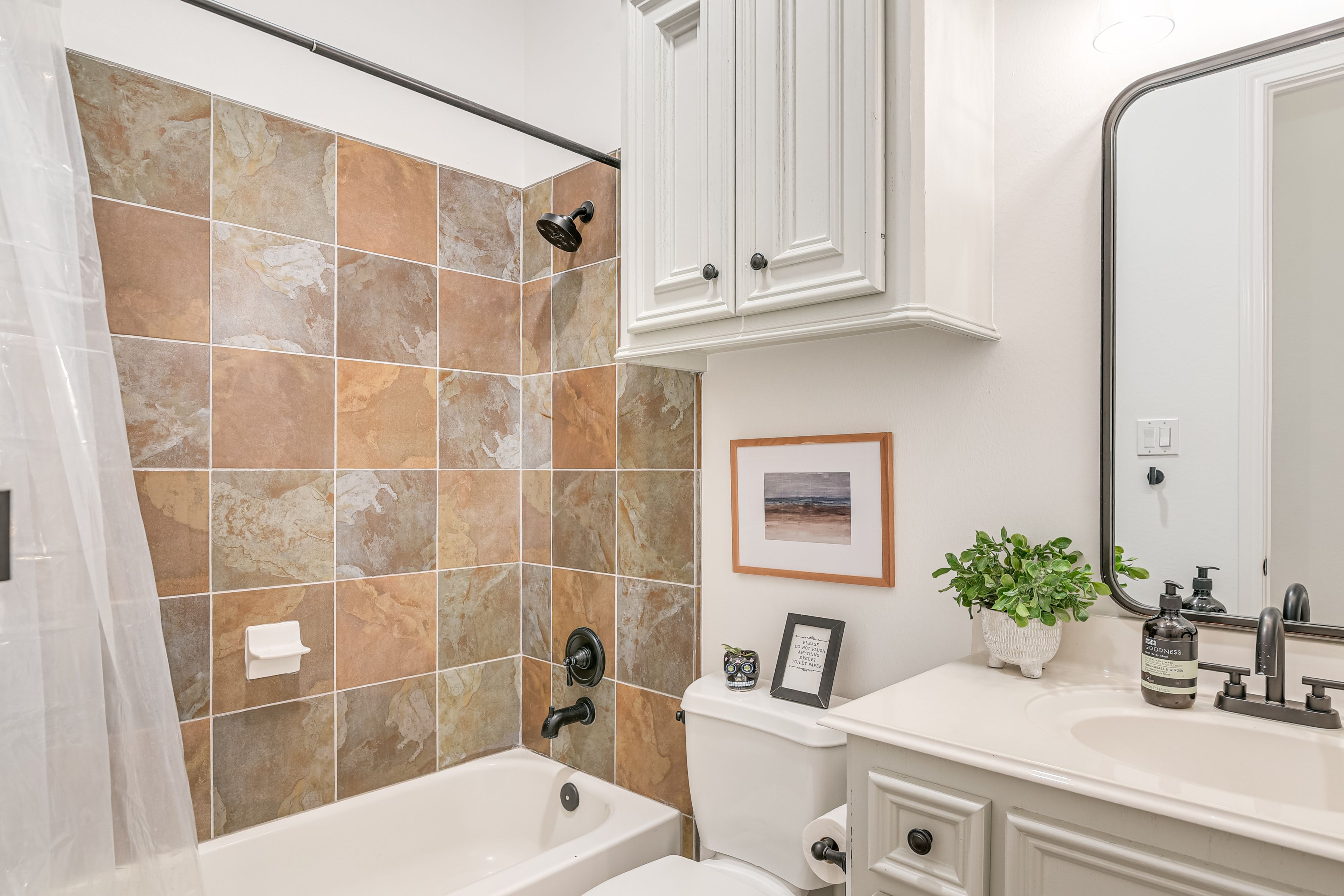 Full Bathroom | Towels & Linens Provided