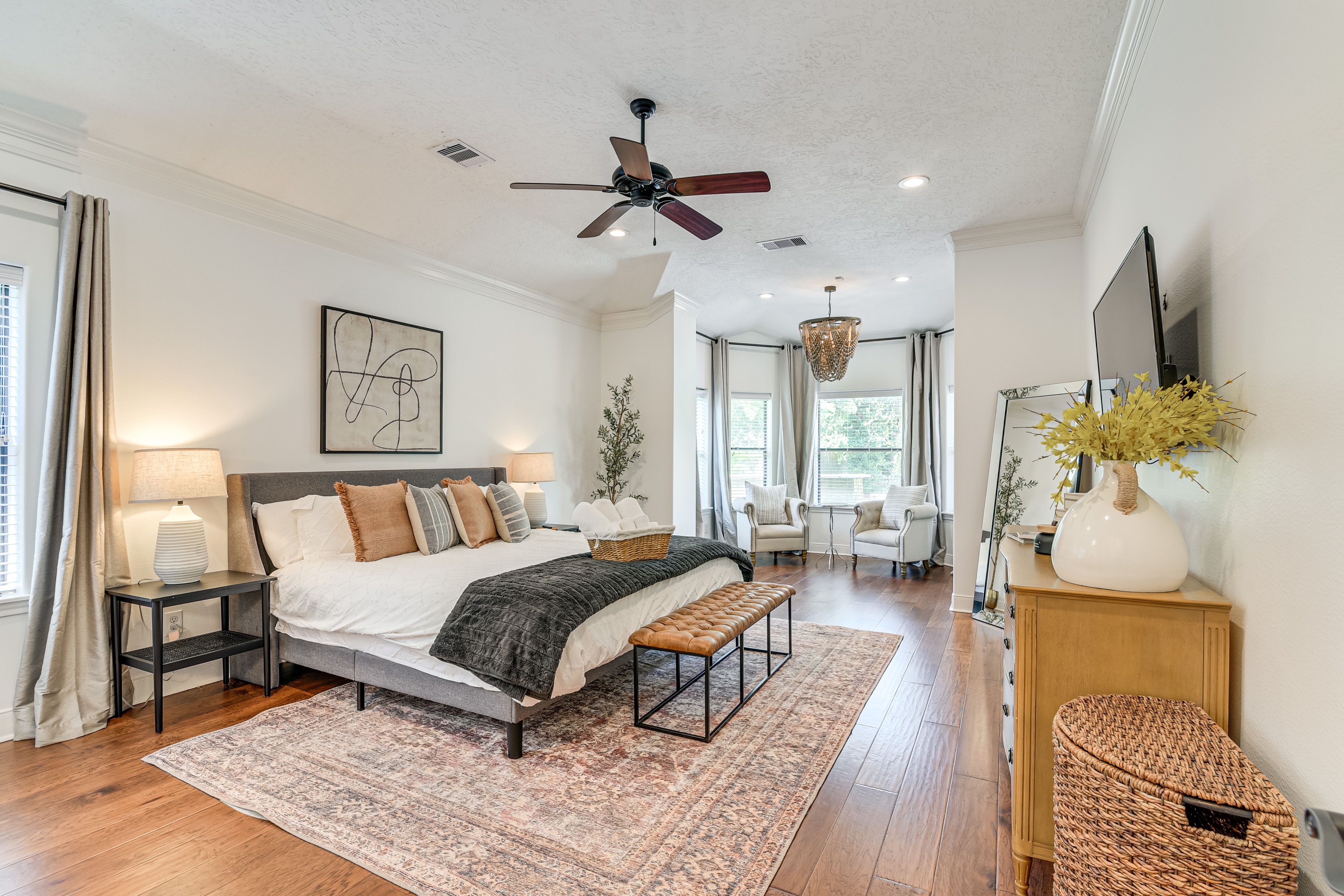 Bedroom 1 | King Bed | En-Suite Bathroom | Sitting Area