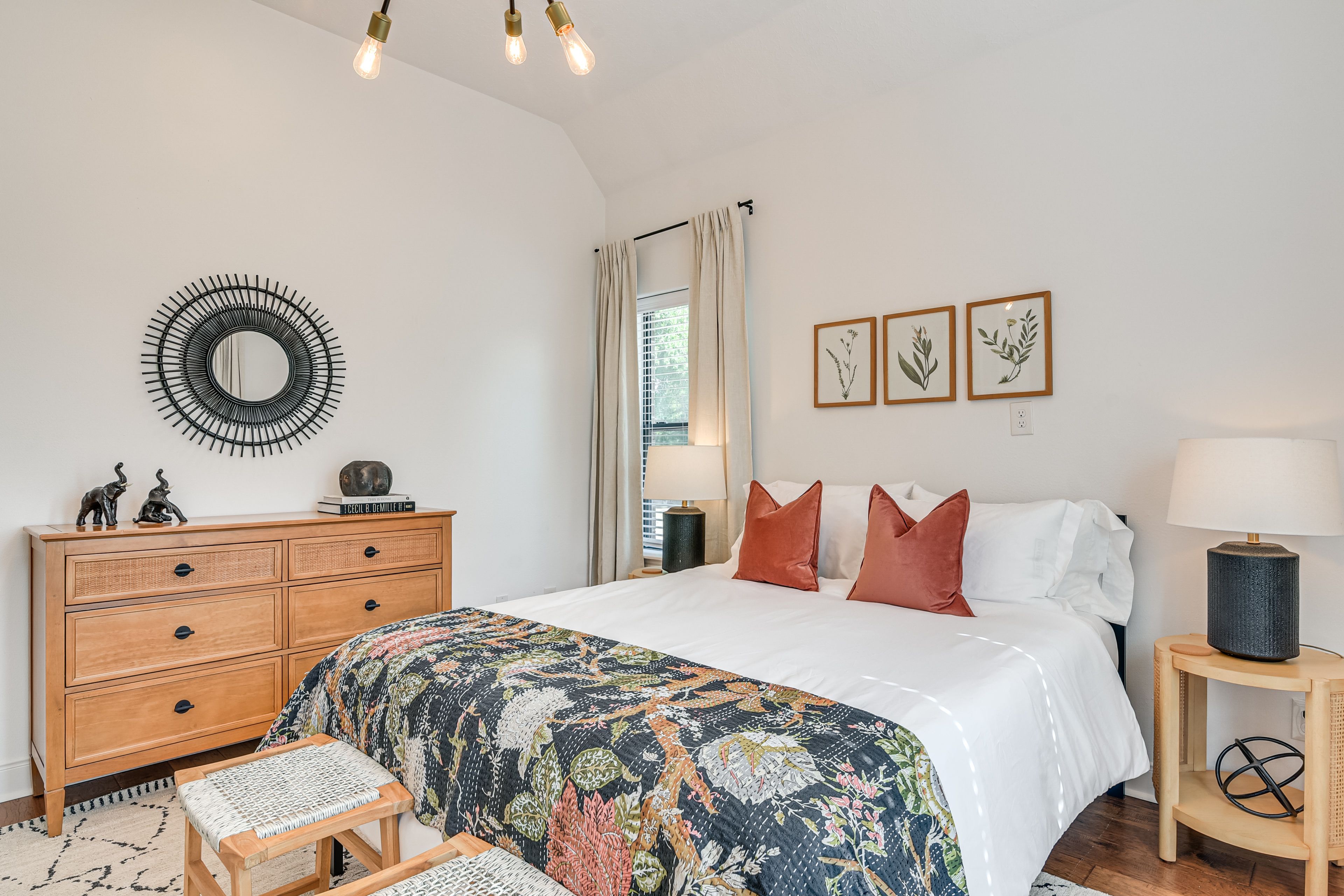 Bedroom 2 | Queen Bed