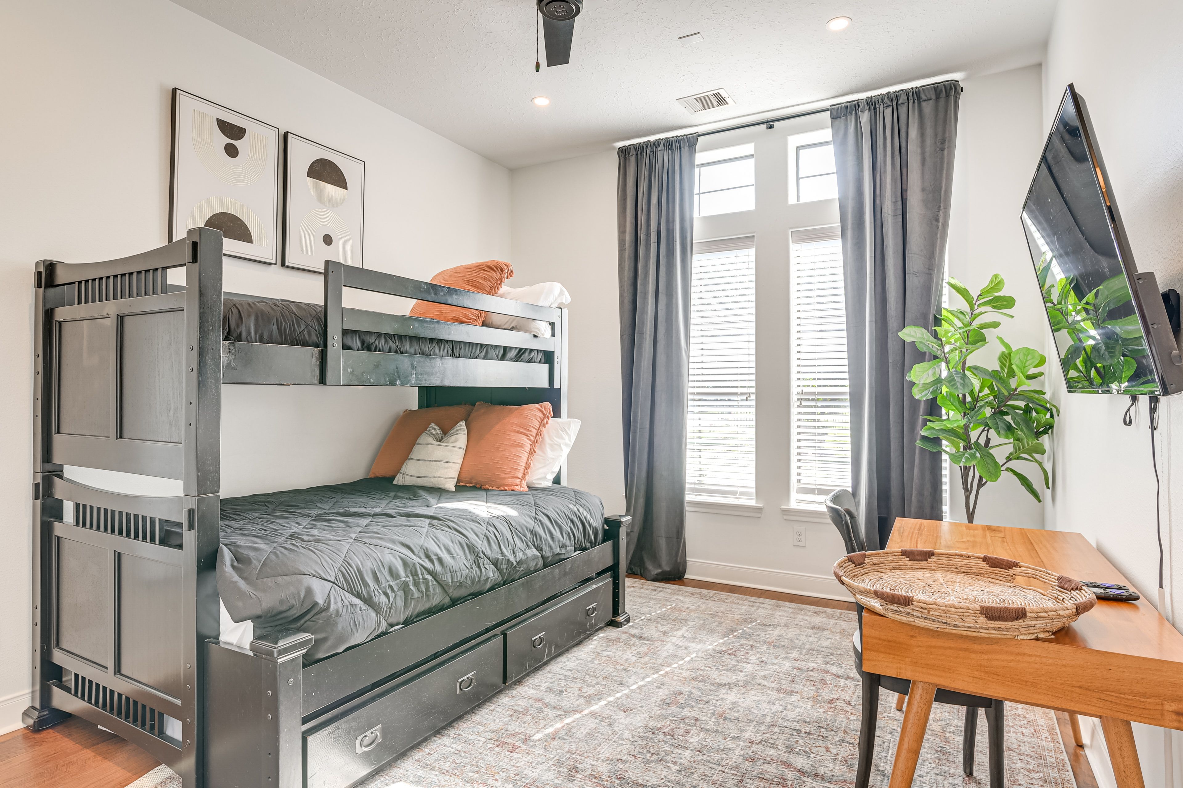 Bedroom 4 | Twin/Full Bunk Bed w/ Twin Trundle