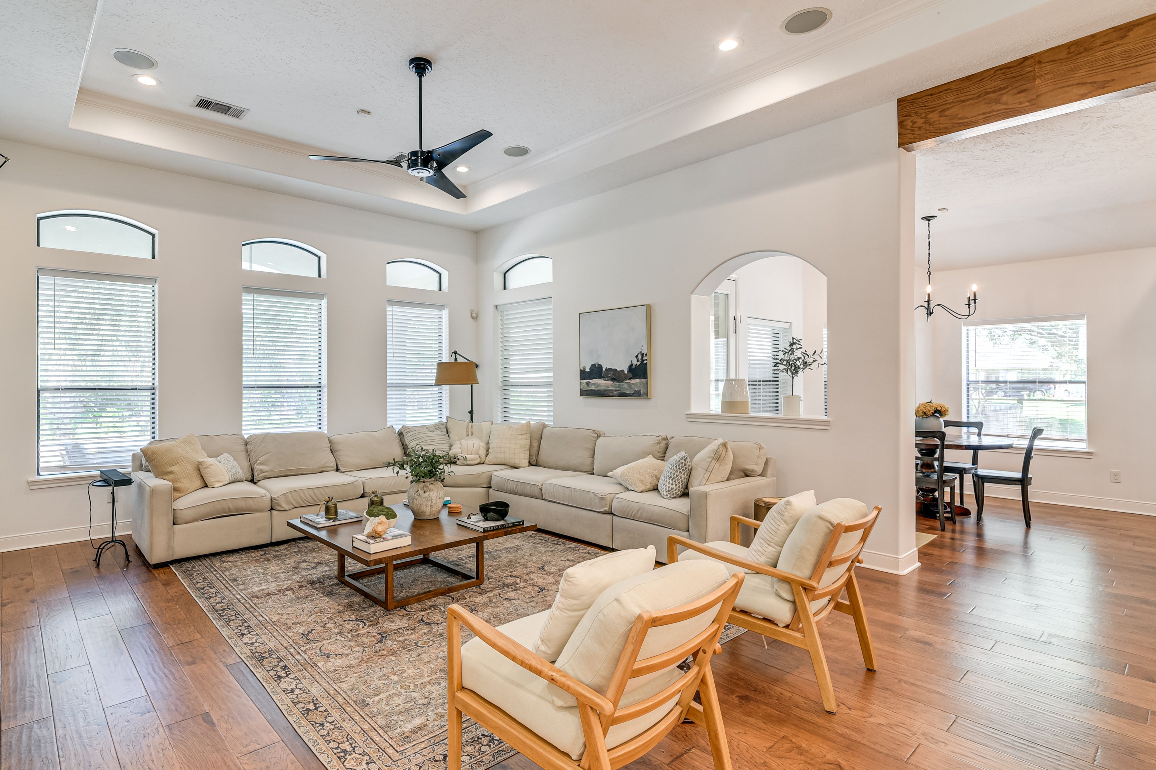 Living Room | Smart TV | Free WiFi | Fireplace