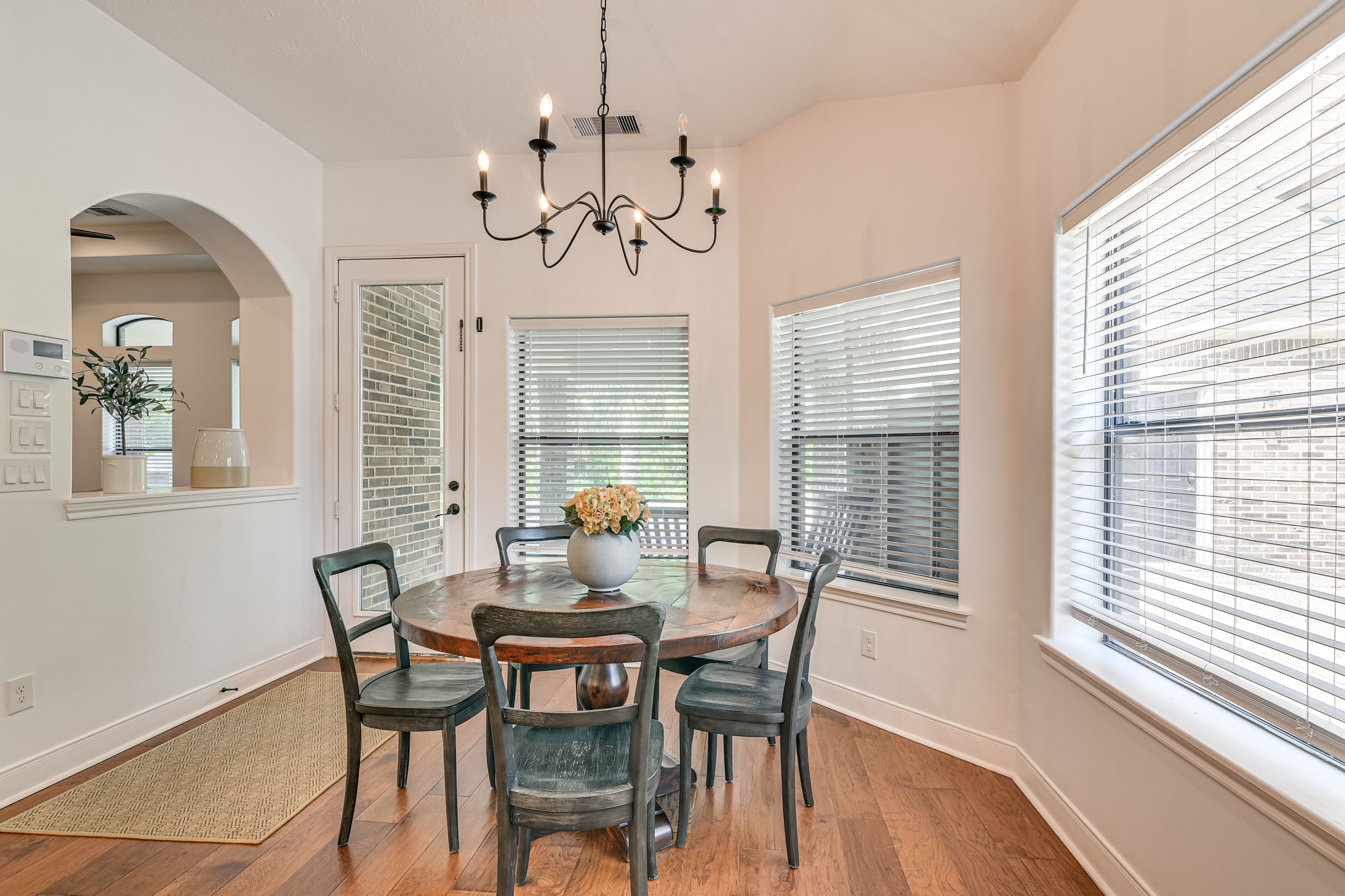 Dining Area | Dishes & Flatware Provided