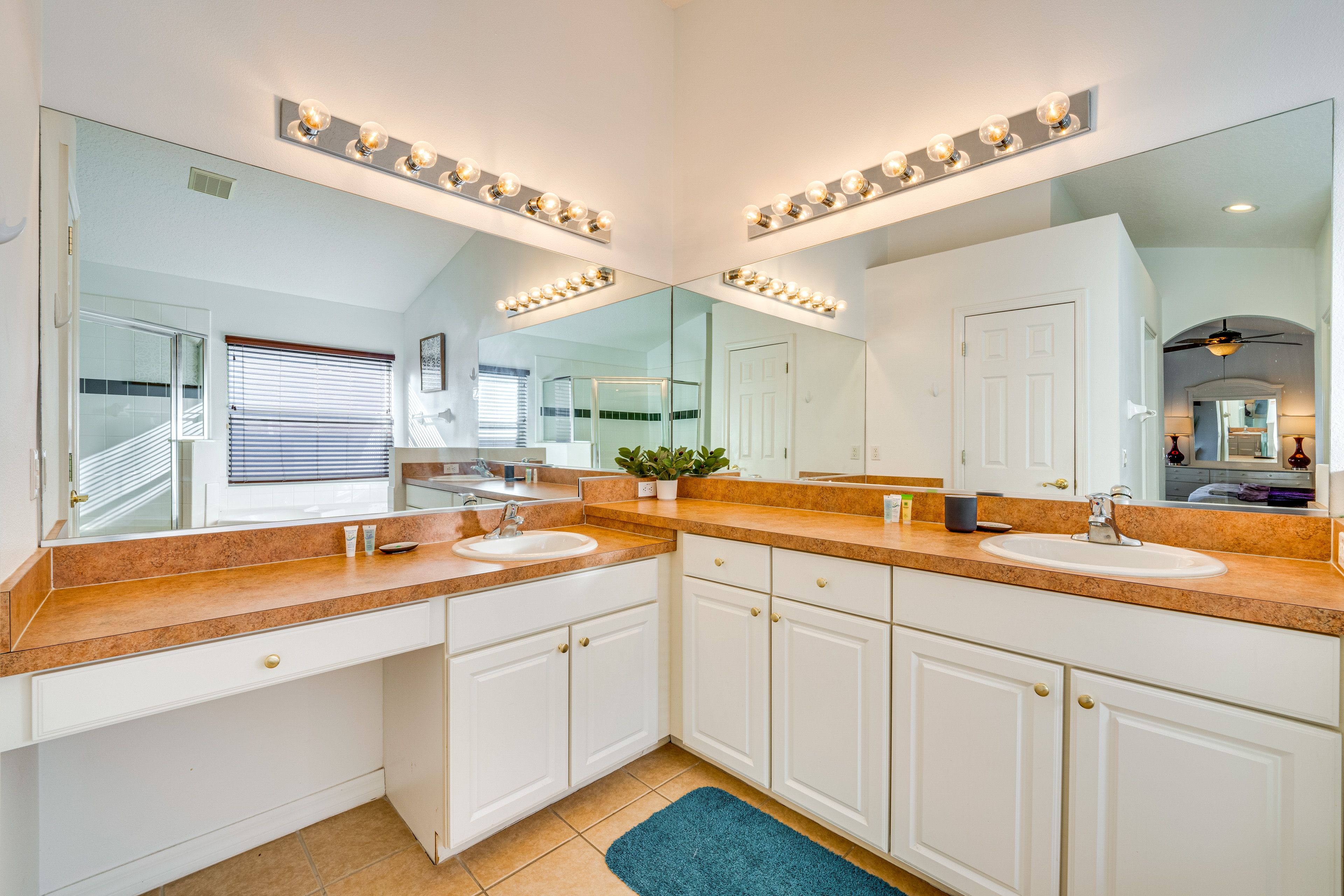 En-Suite Bathroom | Towels Provided