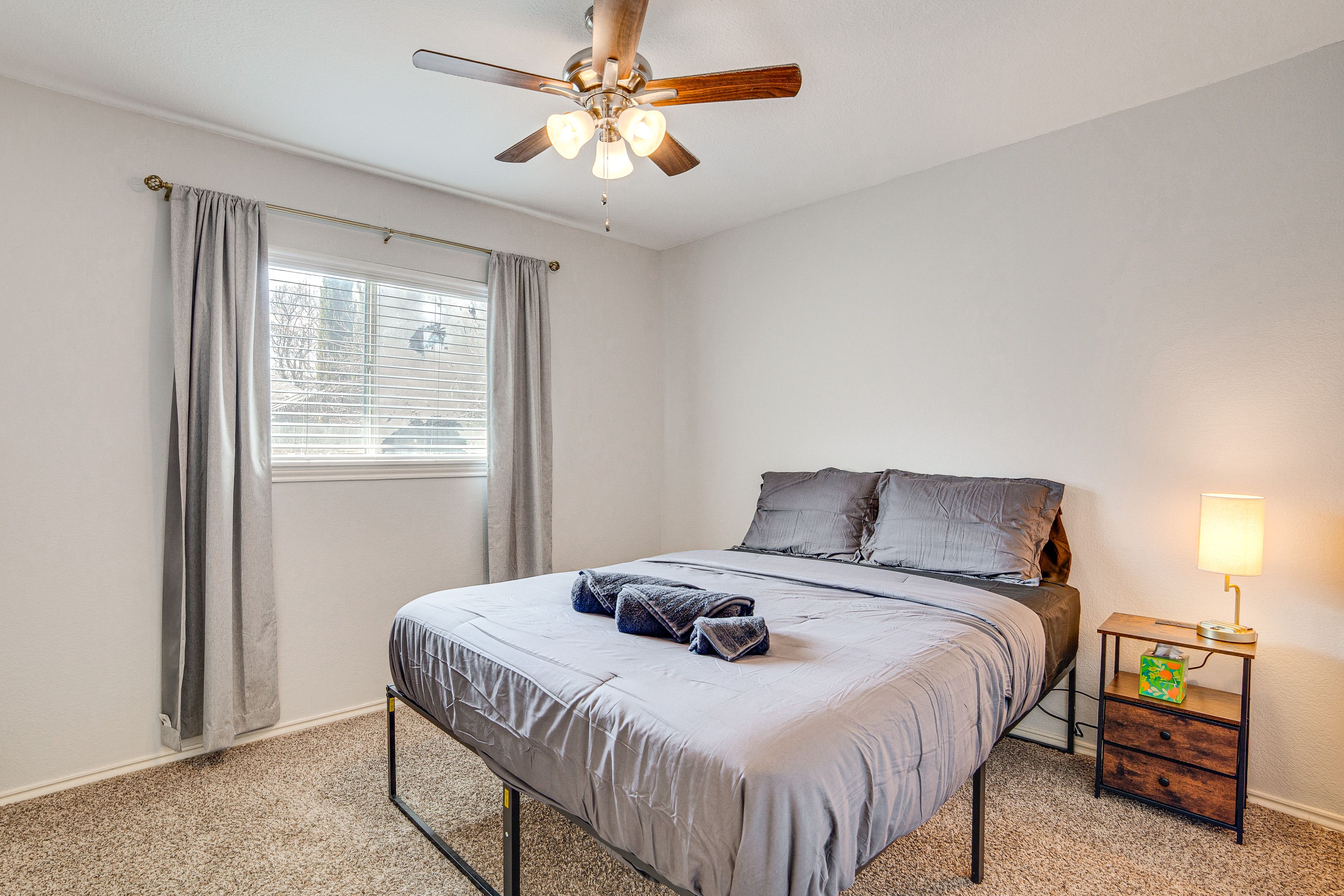 Bedroom 2 | Queen Bed