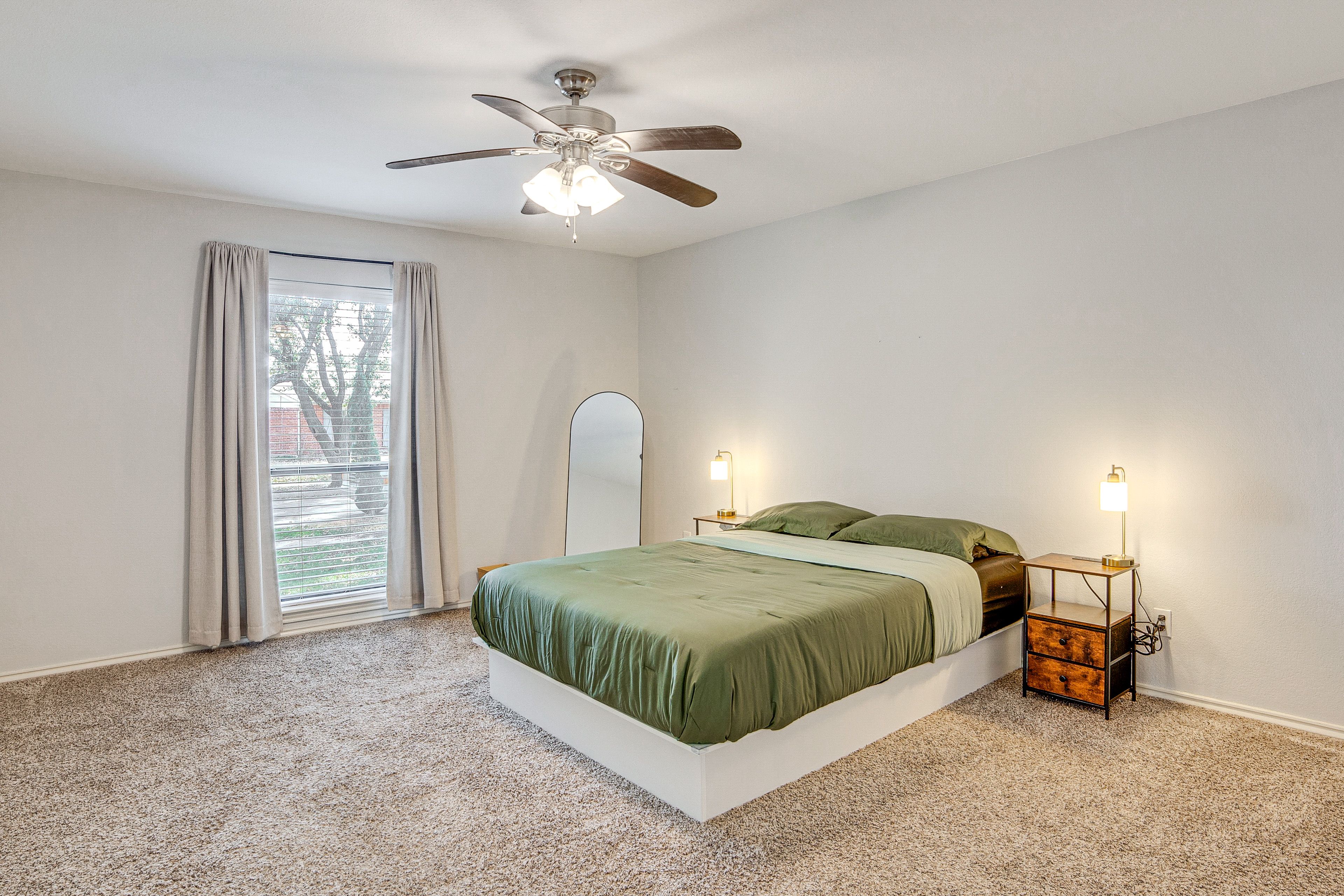 Bedroom 1 | King Bed