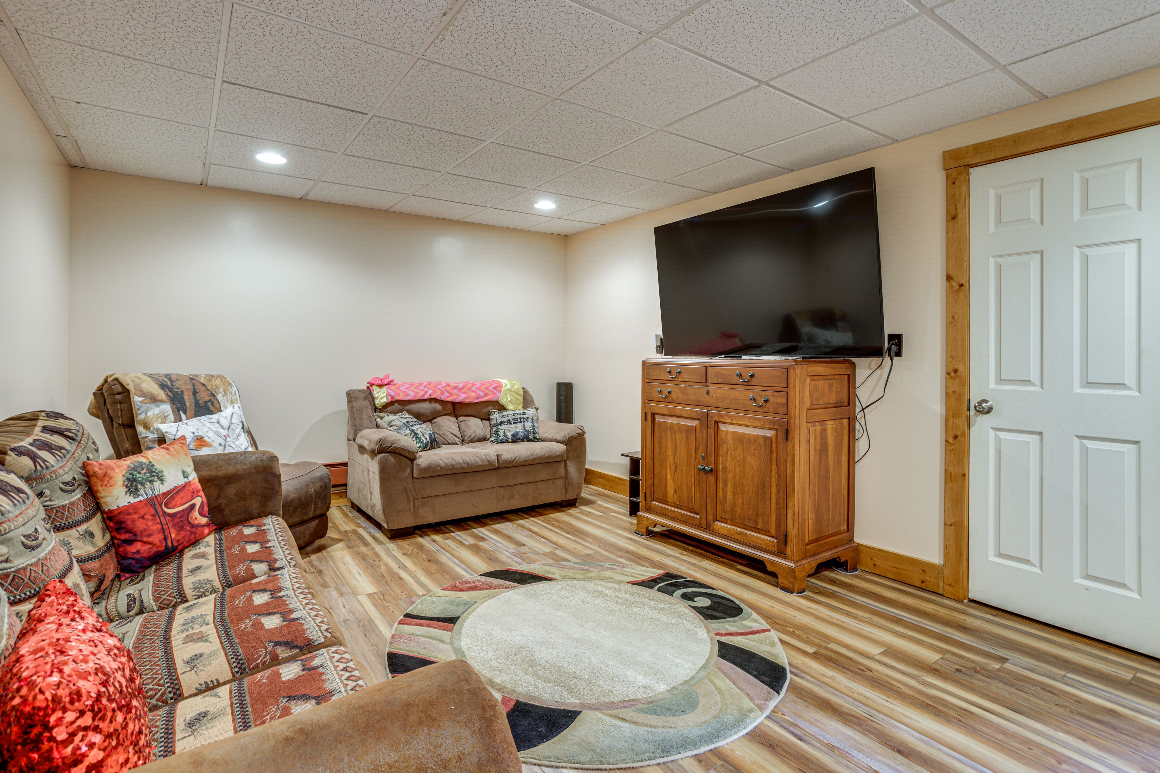 Downstairs Living Room | Smart TV | Queen Sleeper Sofa | Basement Level
