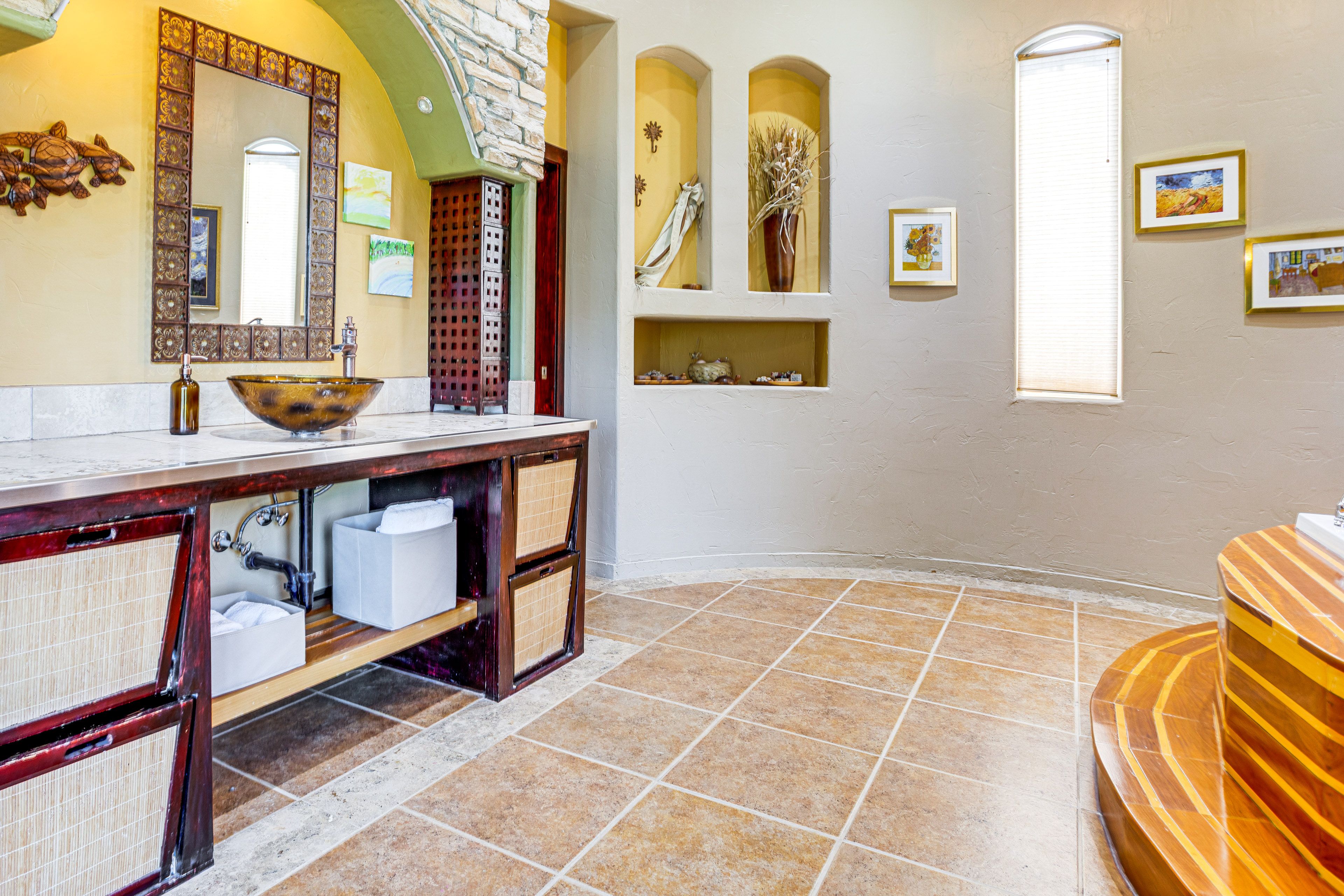 Full Bathroom | 2nd Floor | Towels Provided