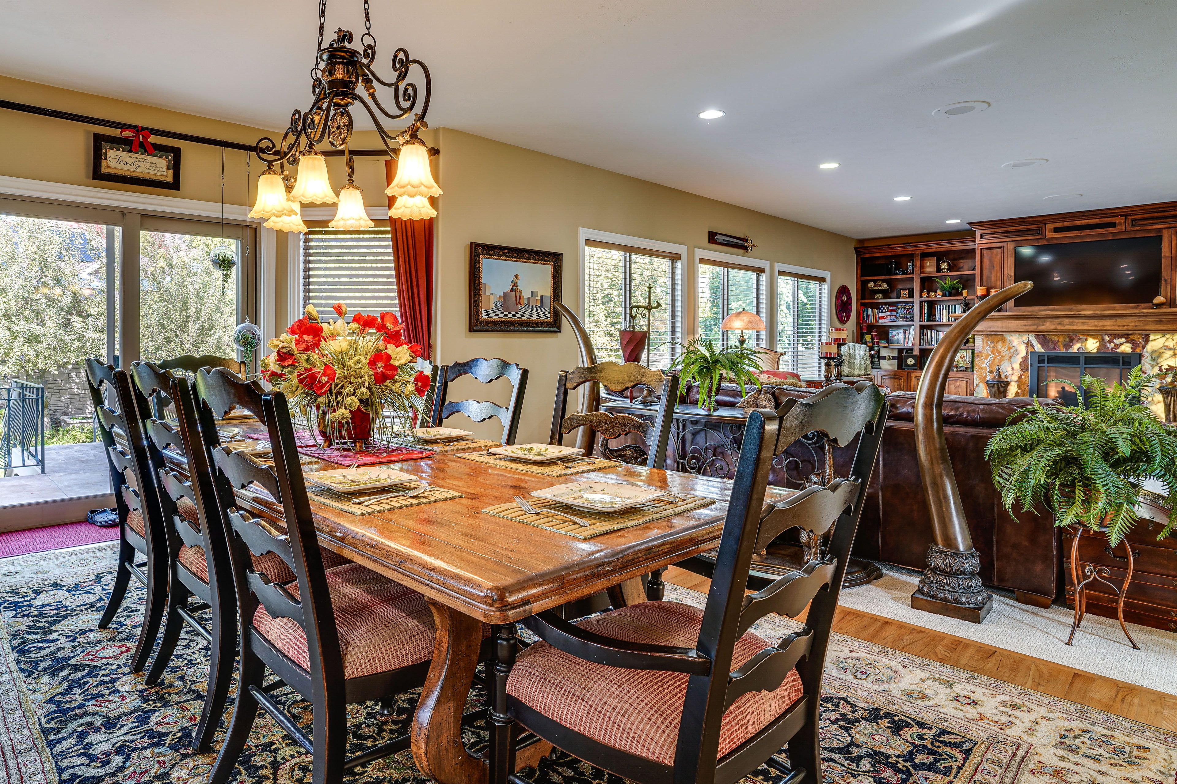 Main Dining Area | Dishware/Flatware Provided | Main Level