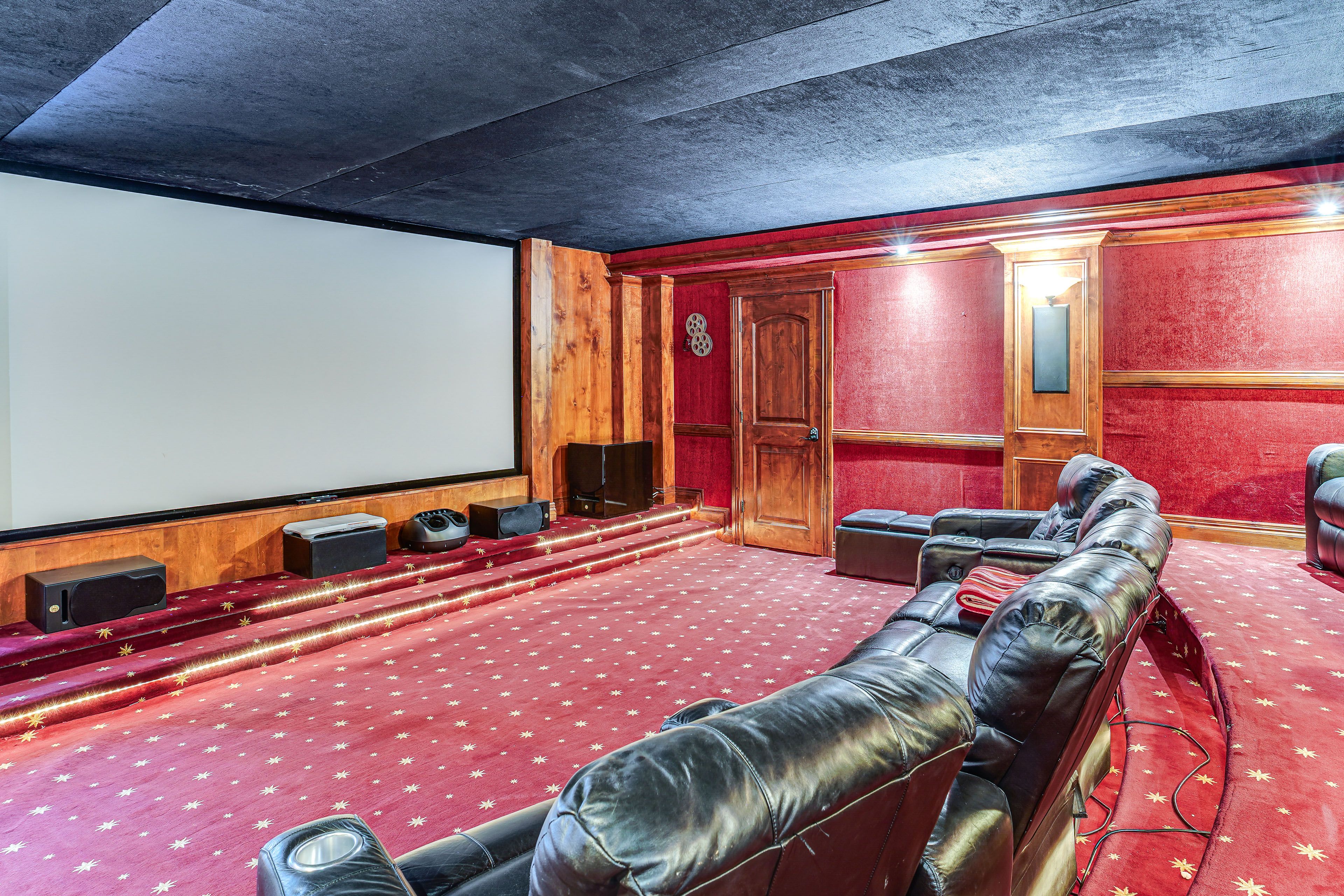 Orem Vacation Rental | 7BR | 3.5BA | 6,300 Sq Ft | Stairs Required