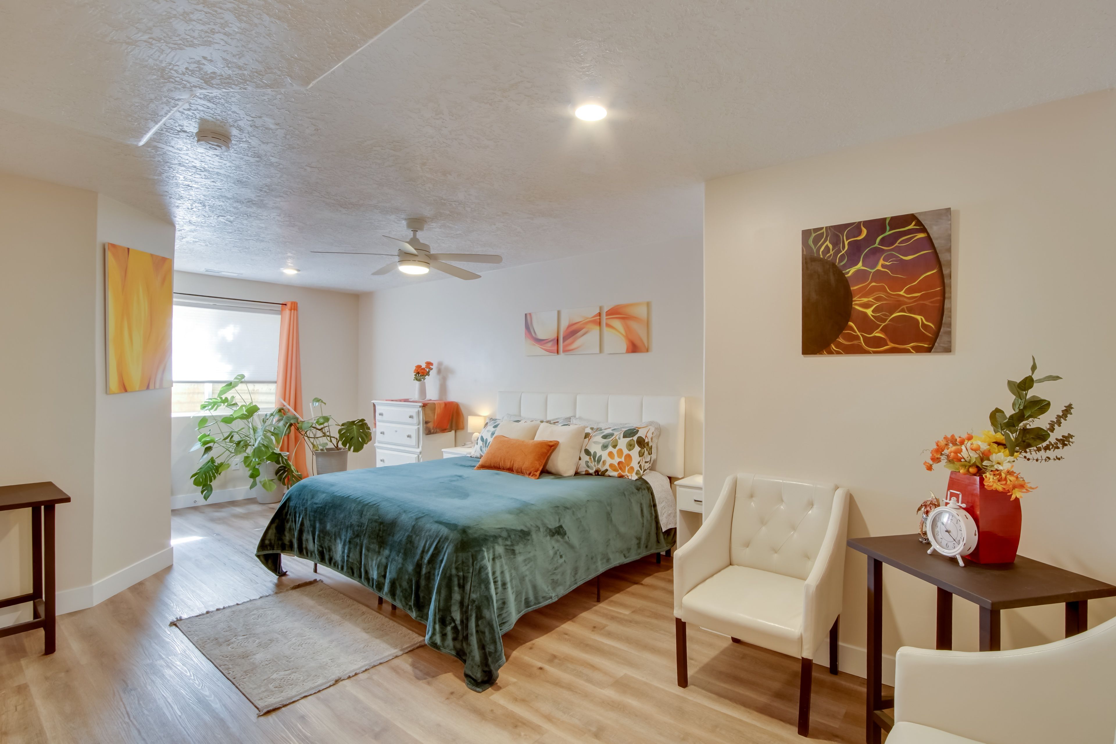 Bedroom | King Bed | Linens Provided