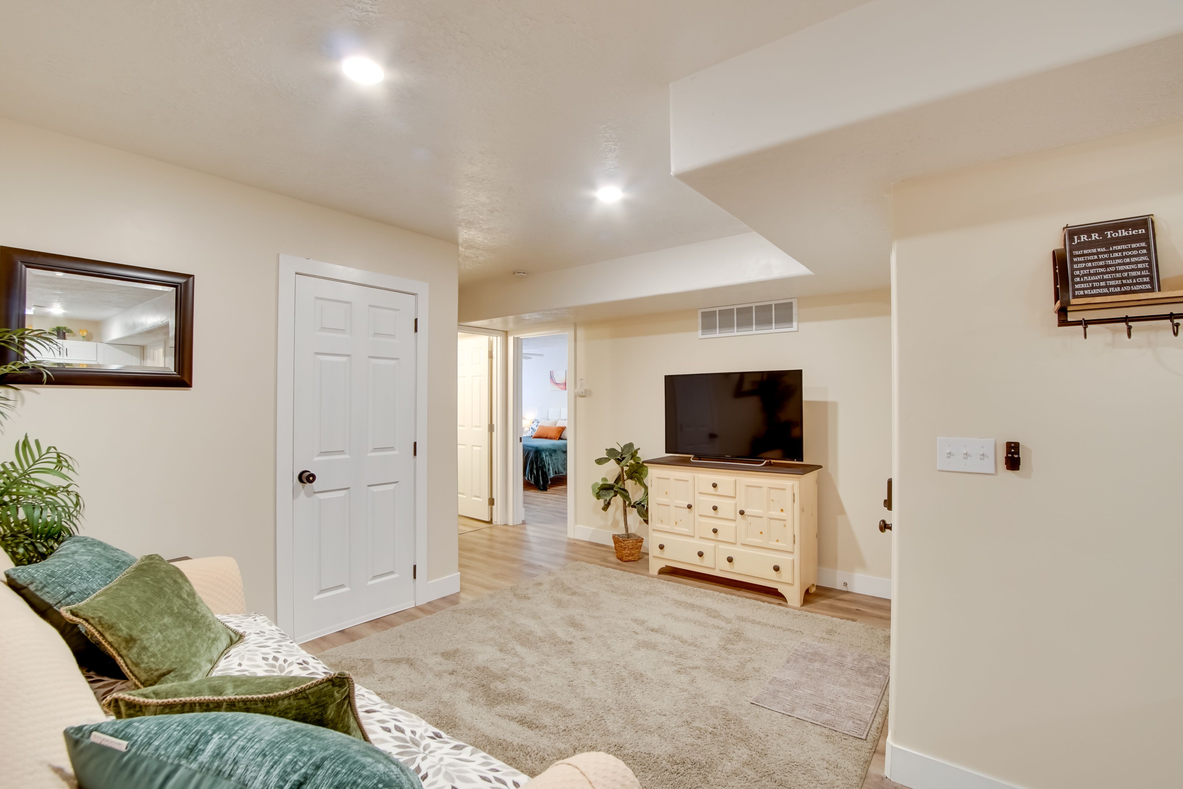 Living Room | Smart TV | Free WiFi