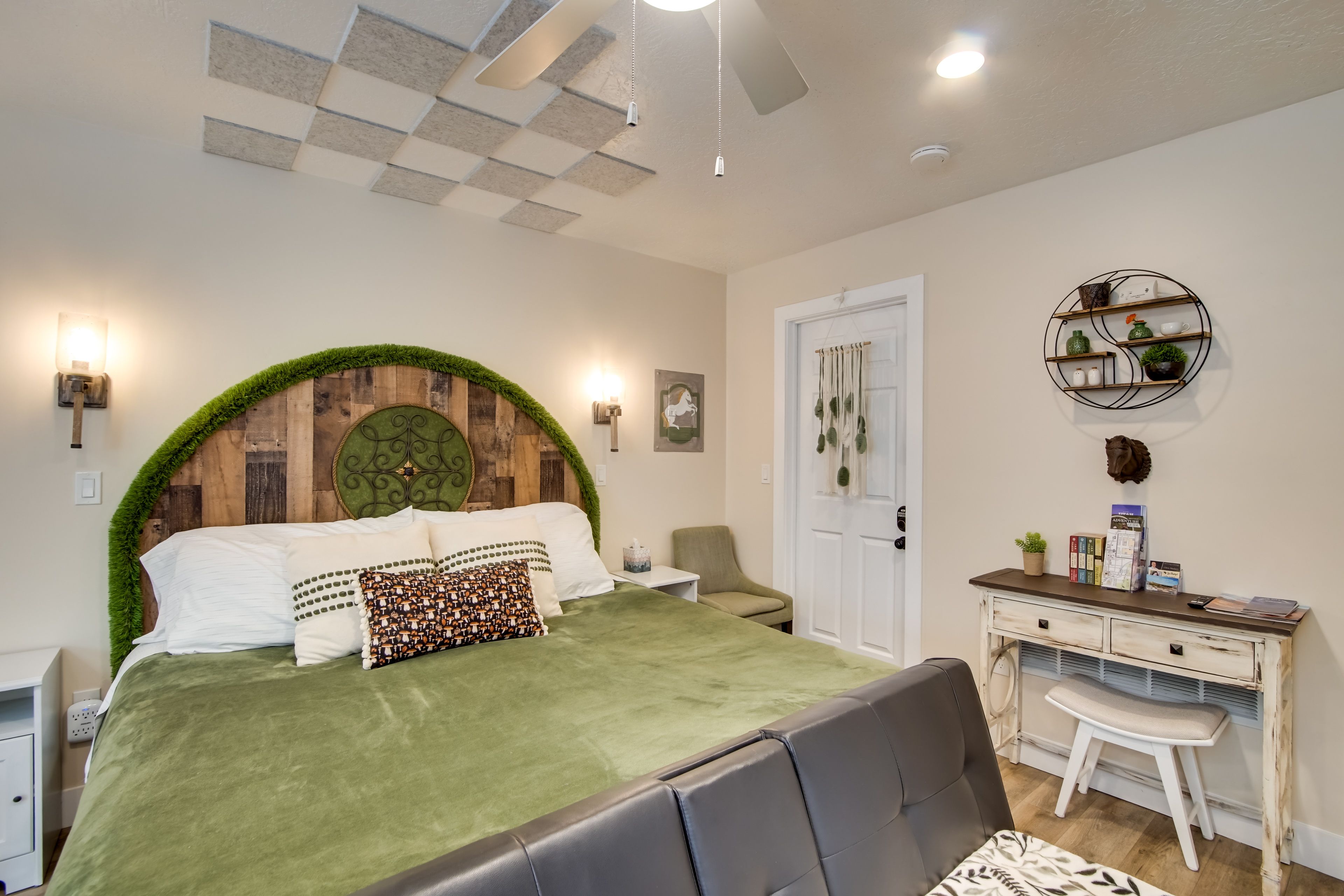 Studio | King Bed | Linens