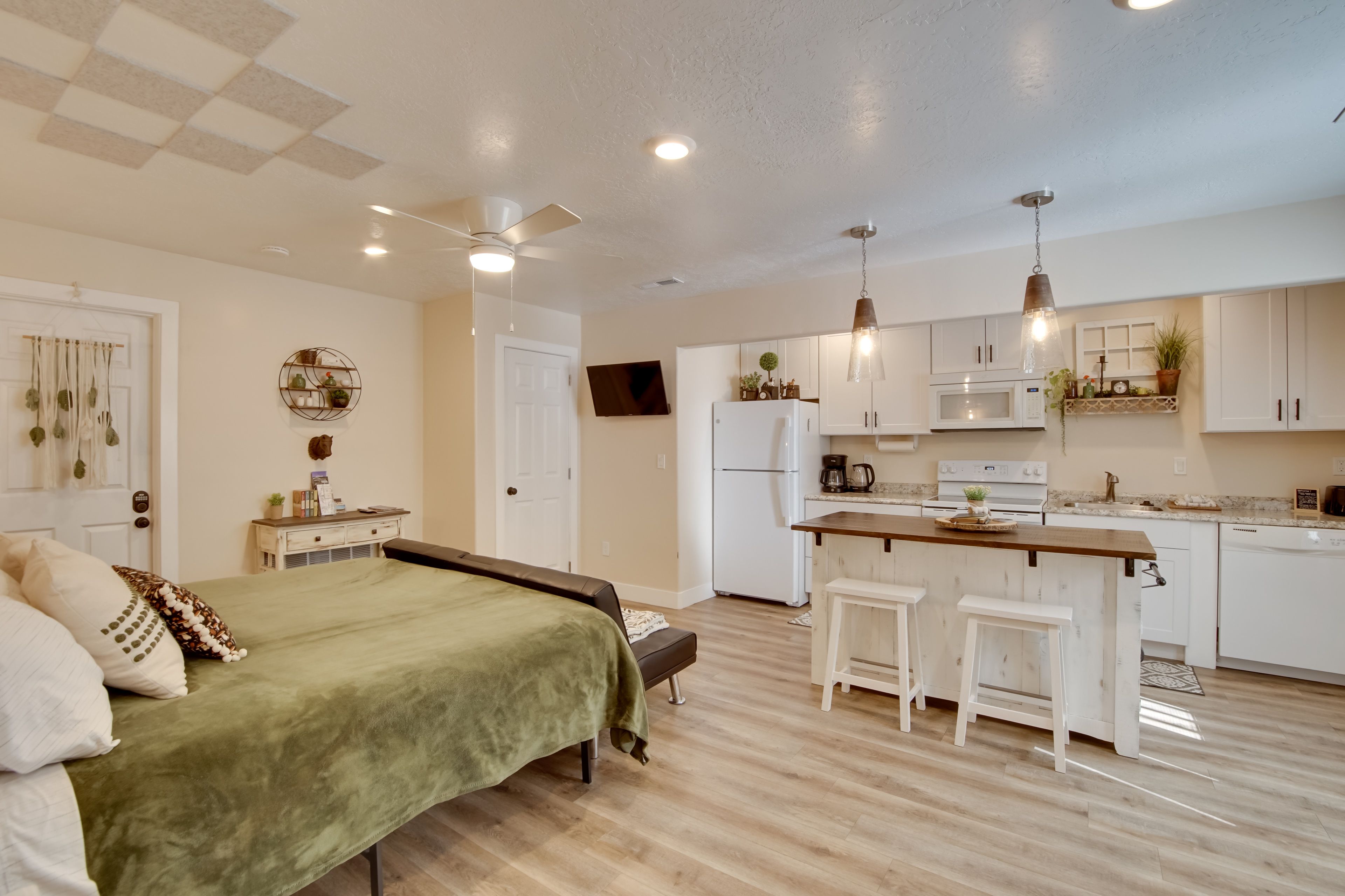 Studio | Free WiFi | Central A/C