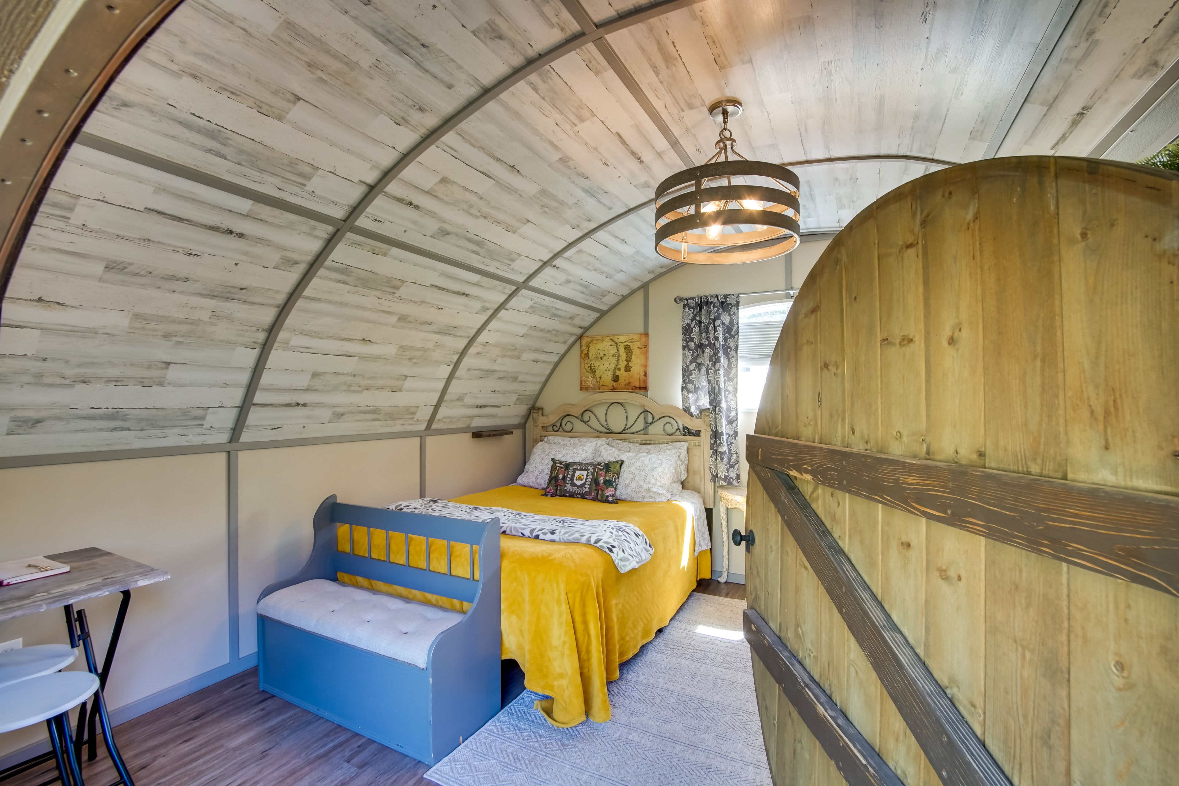 Studio | Queen Bed | Linens