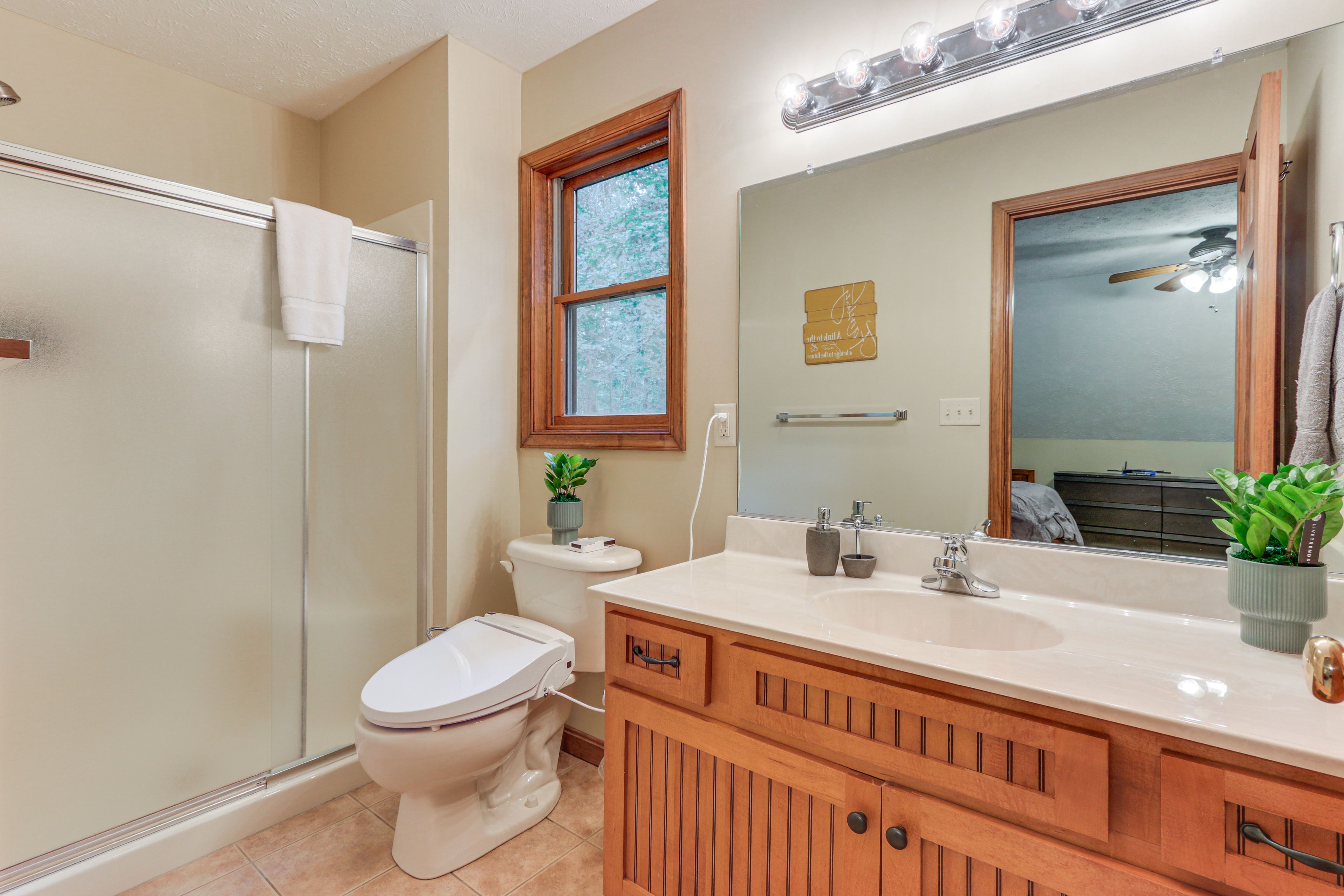 Full Bathroom | 2nd Floor