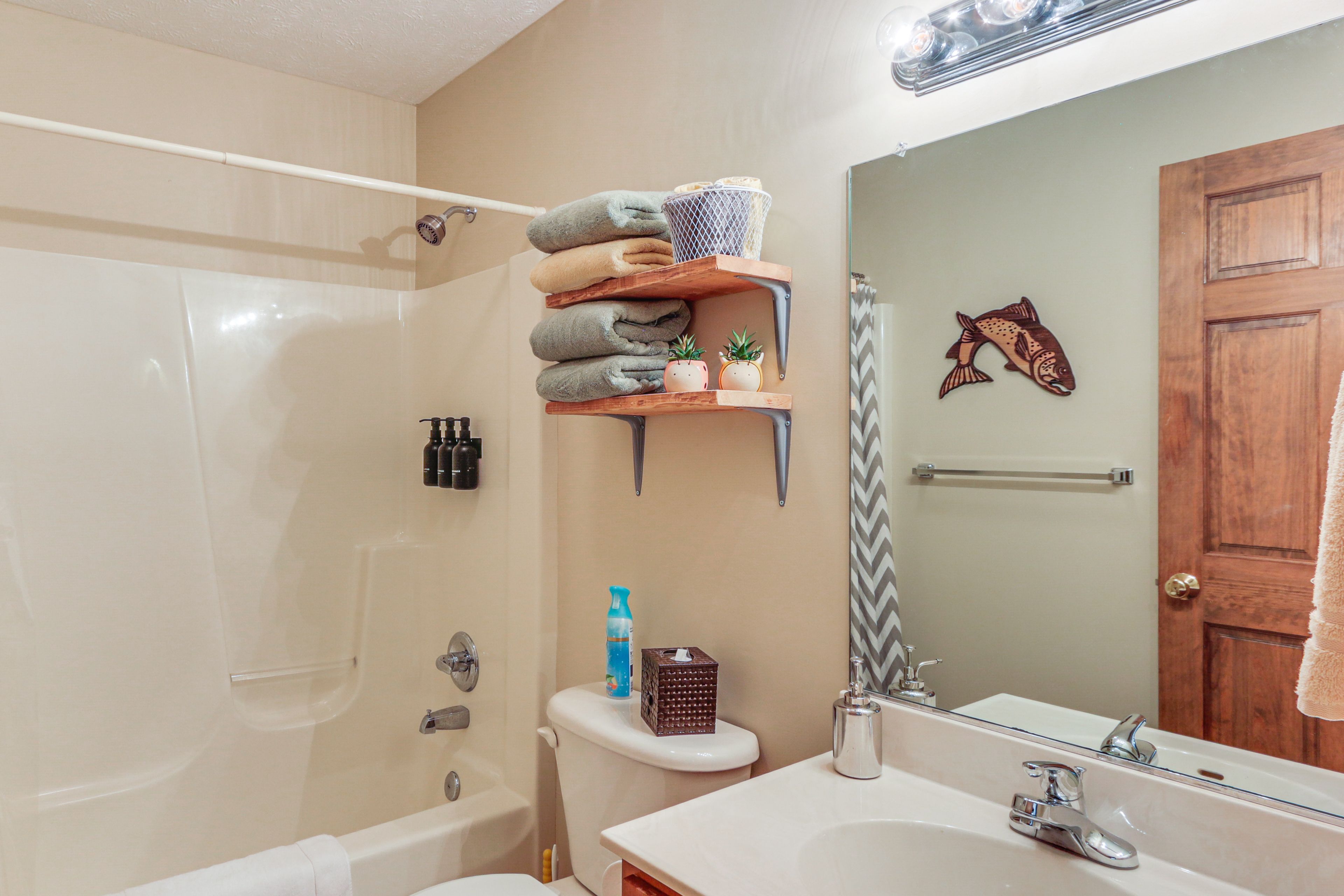 Full Bathroom | 1st Floor