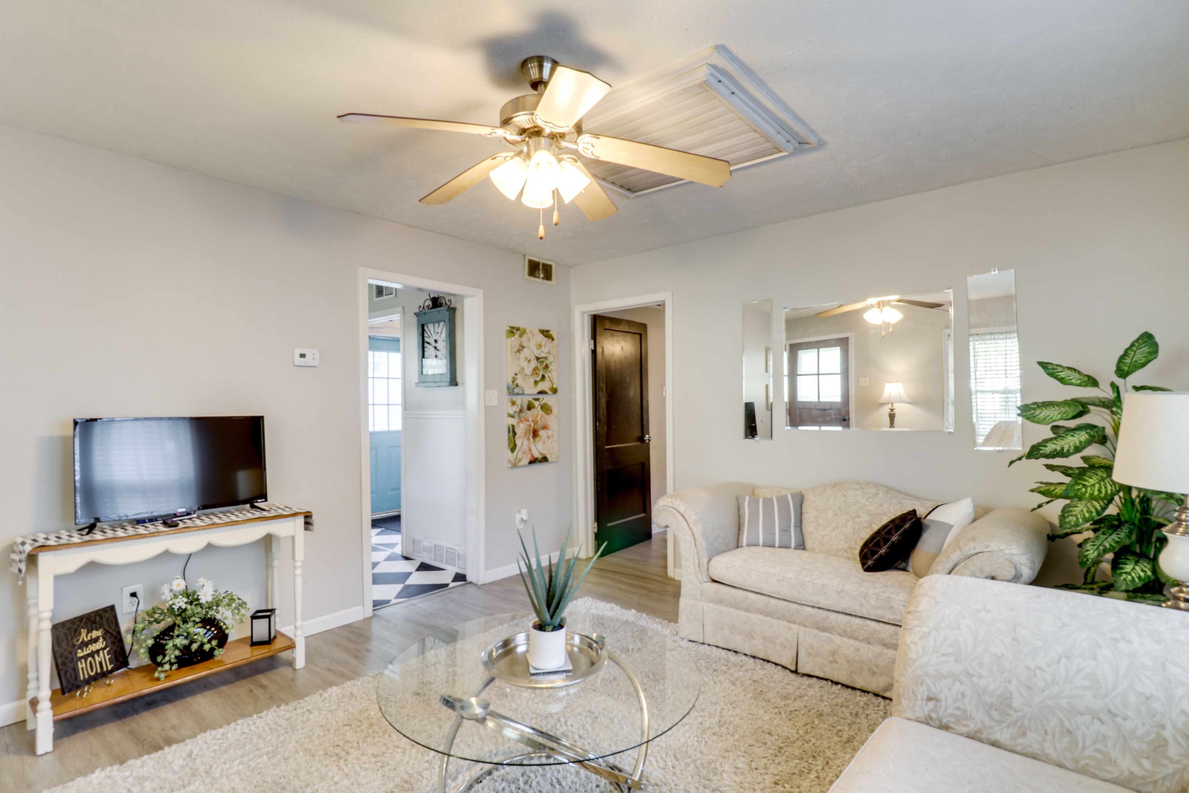 Living Room | Free WiFi | Central A/C & Heating