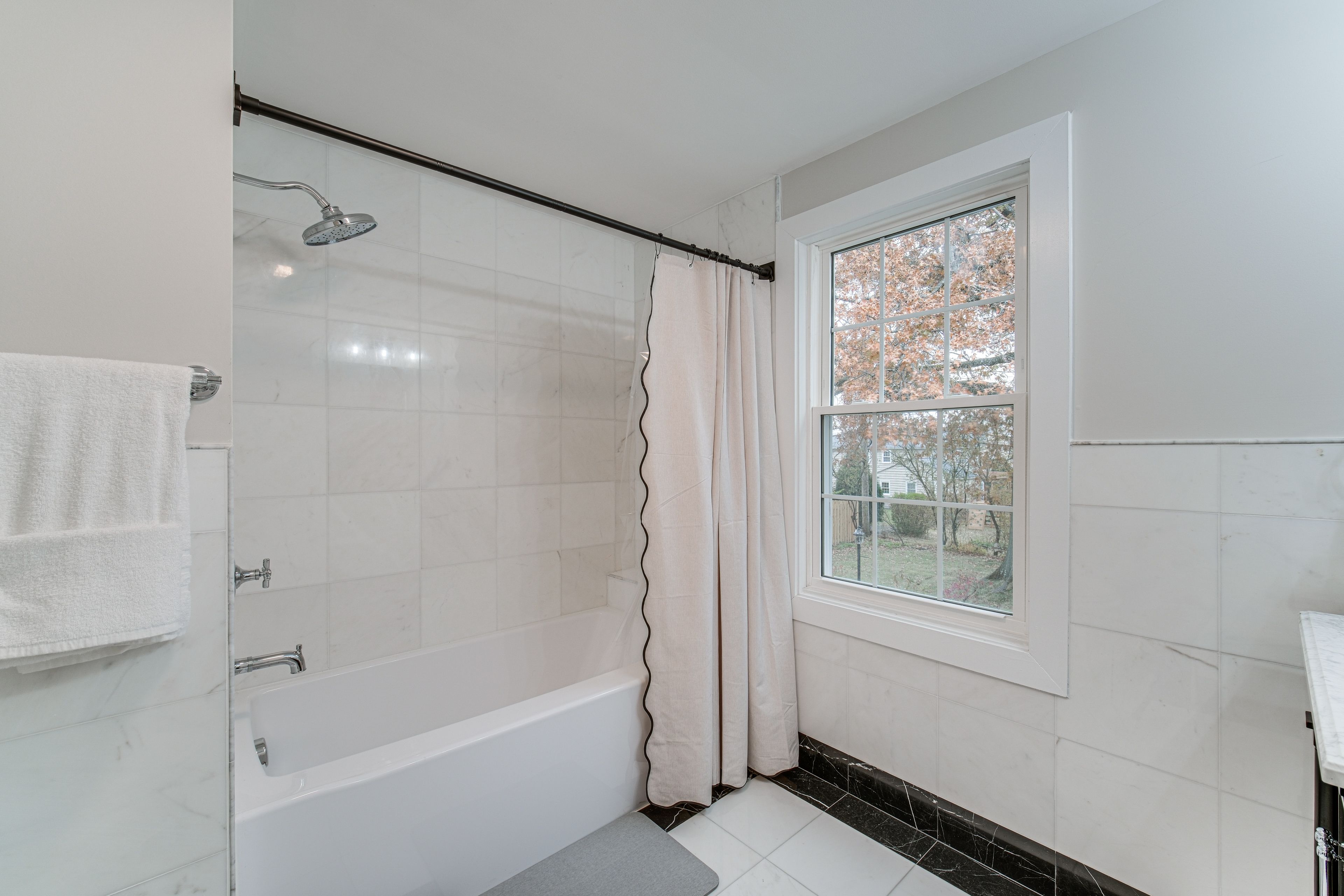 Full Bath | 2nd Floor